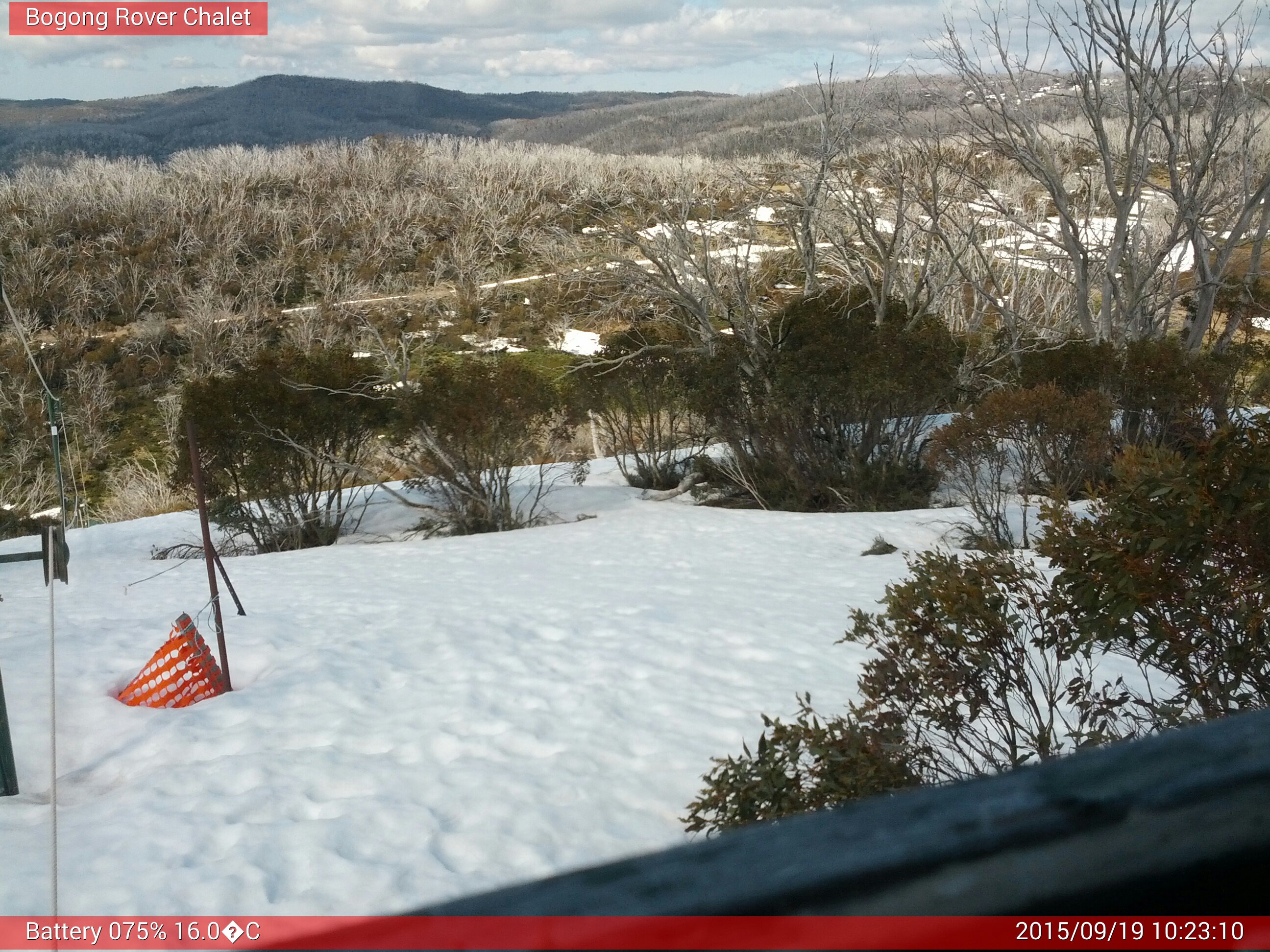 Bogong Web Cam 10:23am Saturday 19th of September 2015