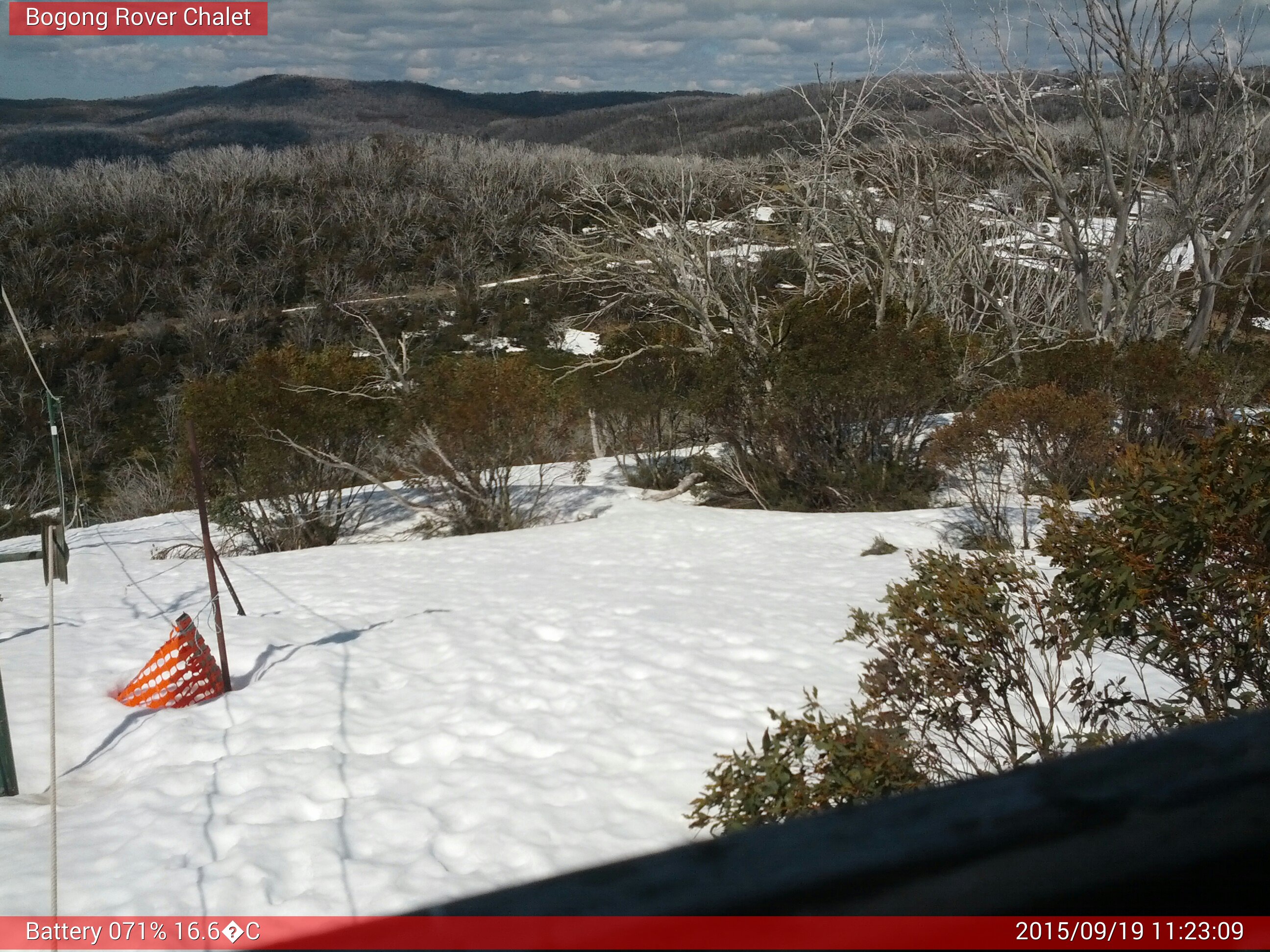 Bogong Web Cam 11:23am Saturday 19th of September 2015