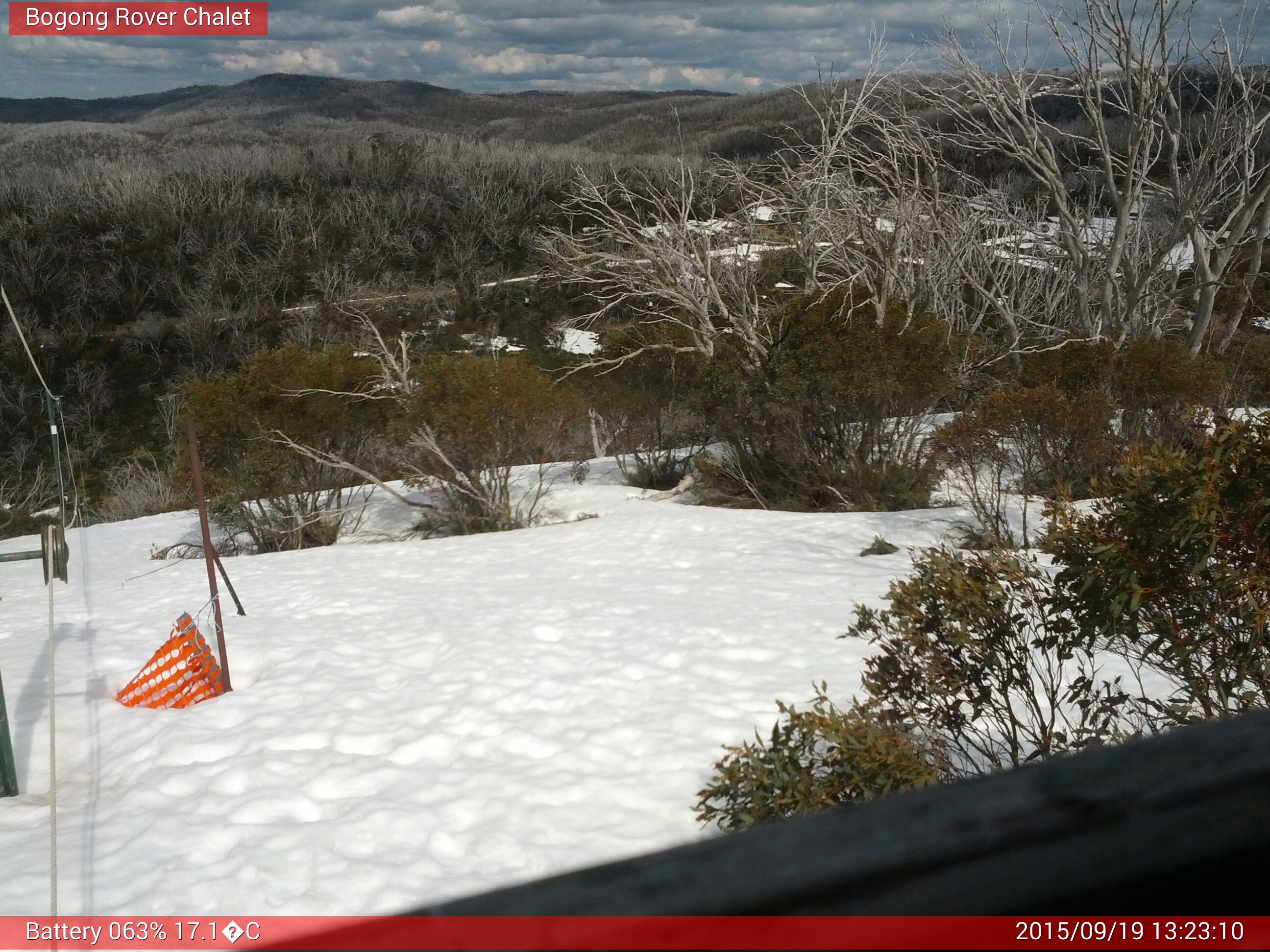 Bogong Web Cam 1:23pm Saturday 19th of September 2015