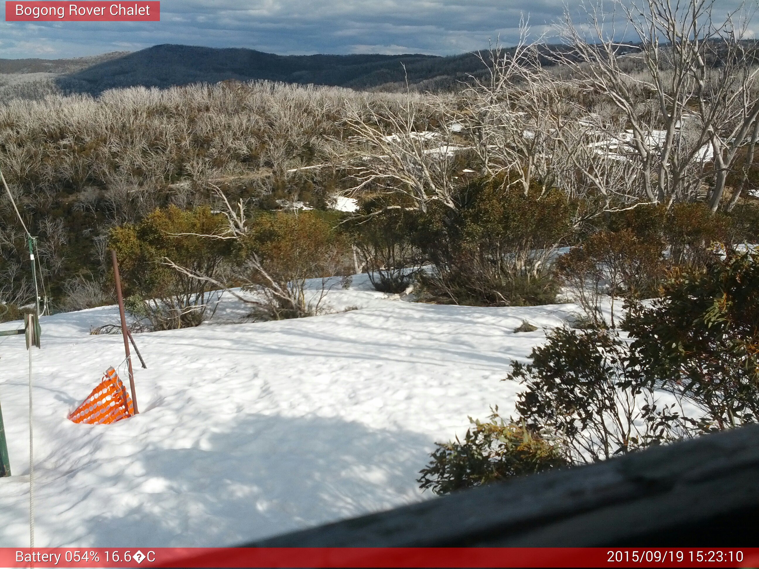 Bogong Web Cam 3:23pm Saturday 19th of September 2015