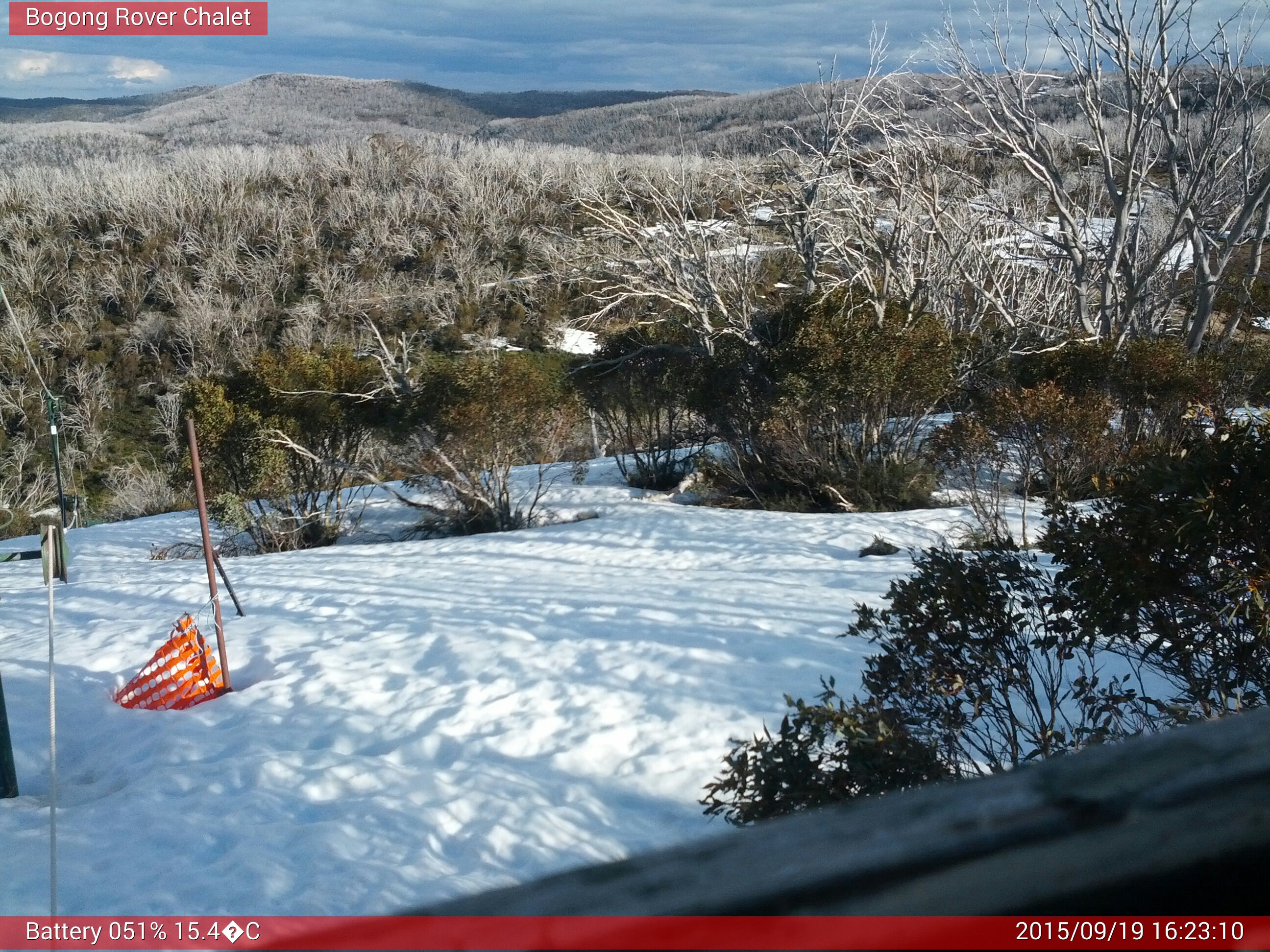 Bogong Web Cam 4:23pm Saturday 19th of September 2015