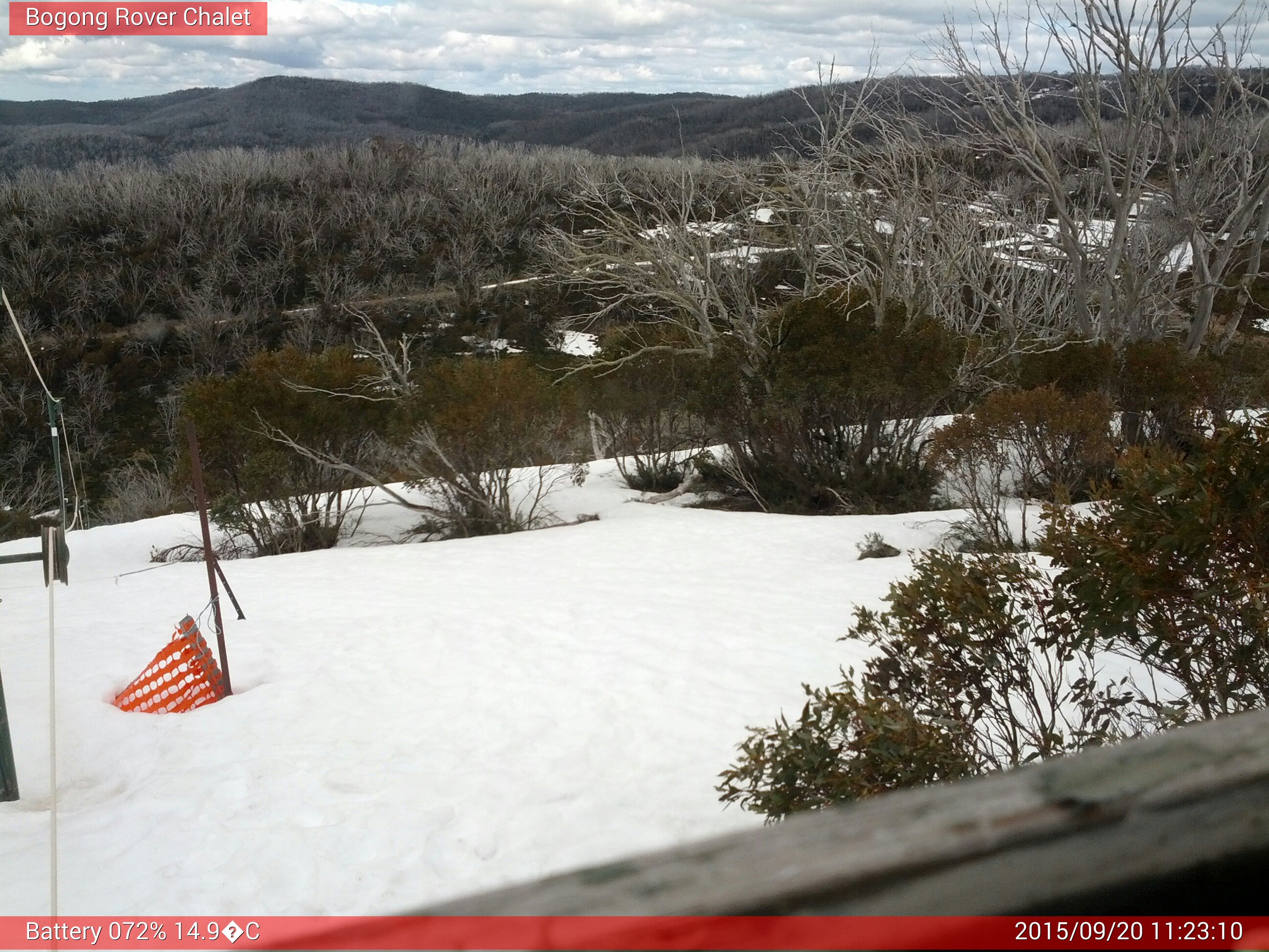 Bogong Web Cam 11:23am Sunday 20th of September 2015