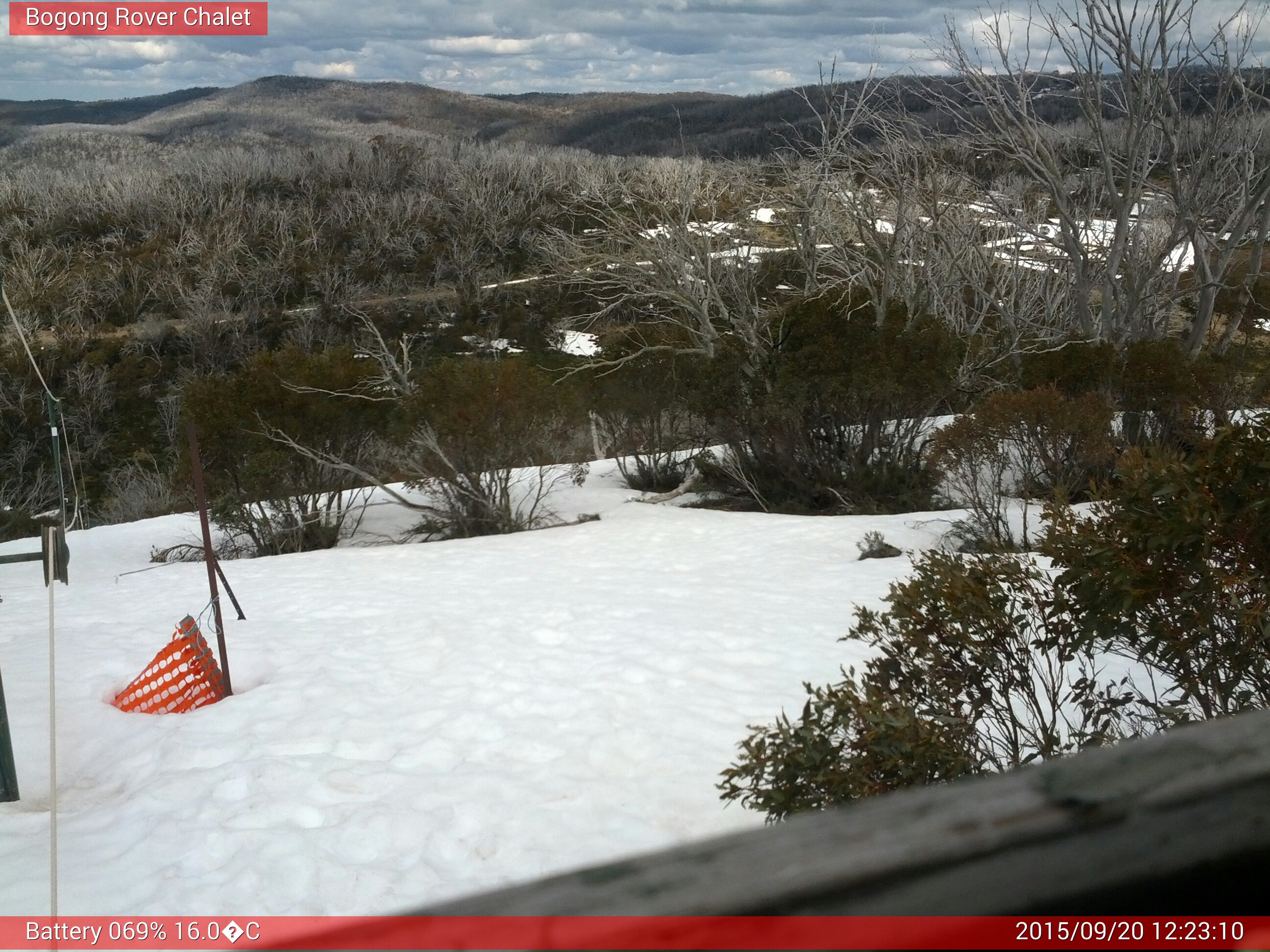 Bogong Web Cam 12:23pm Sunday 20th of September 2015