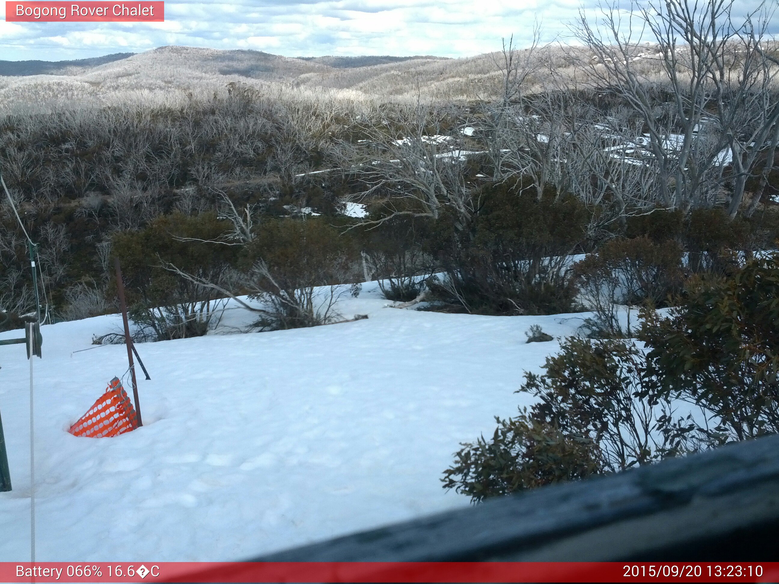 Bogong Web Cam 1:23pm Sunday 20th of September 2015