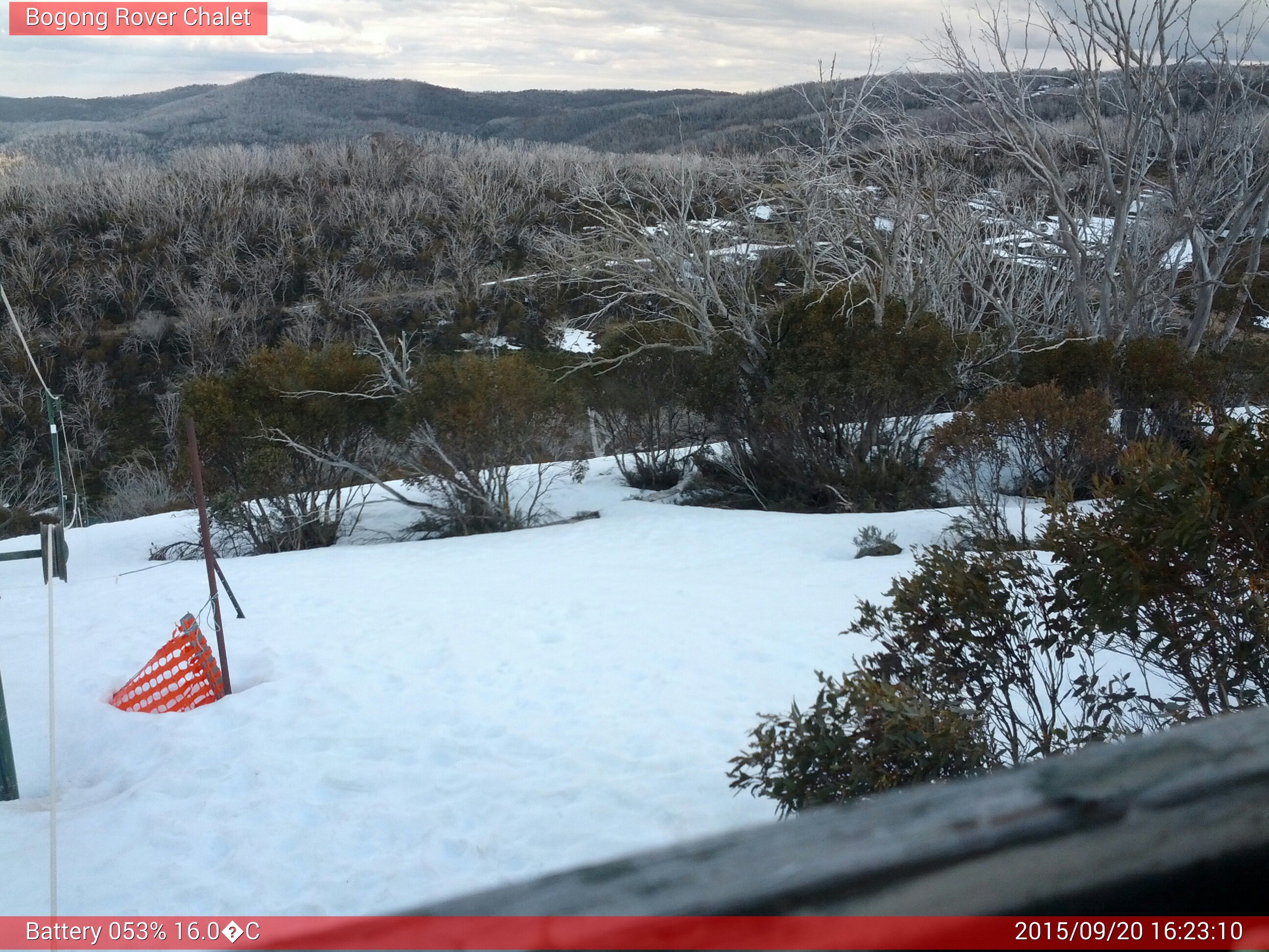 Bogong Web Cam 4:23pm Sunday 20th of September 2015