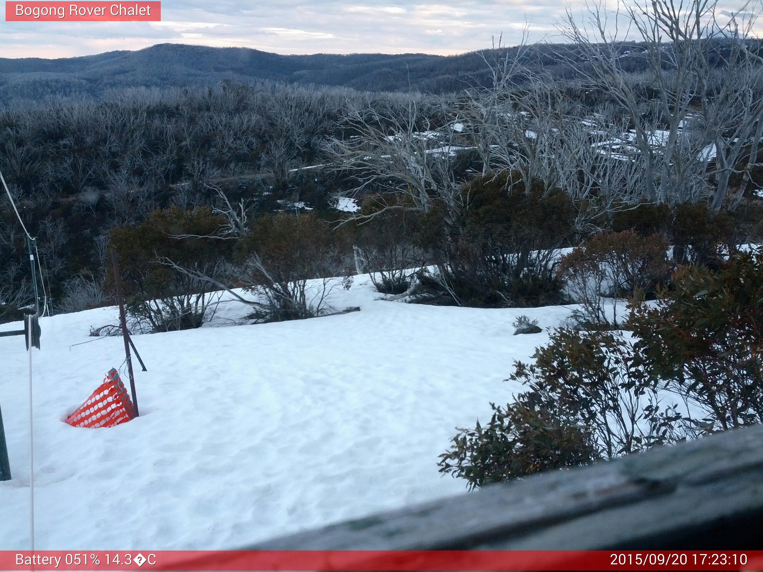 Bogong Web Cam 5:23pm Sunday 20th of September 2015