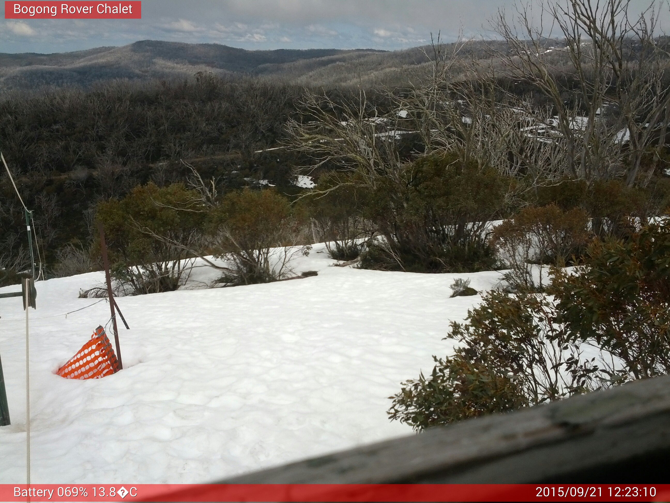 Bogong Web Cam 12:23pm Monday 21st of September 2015