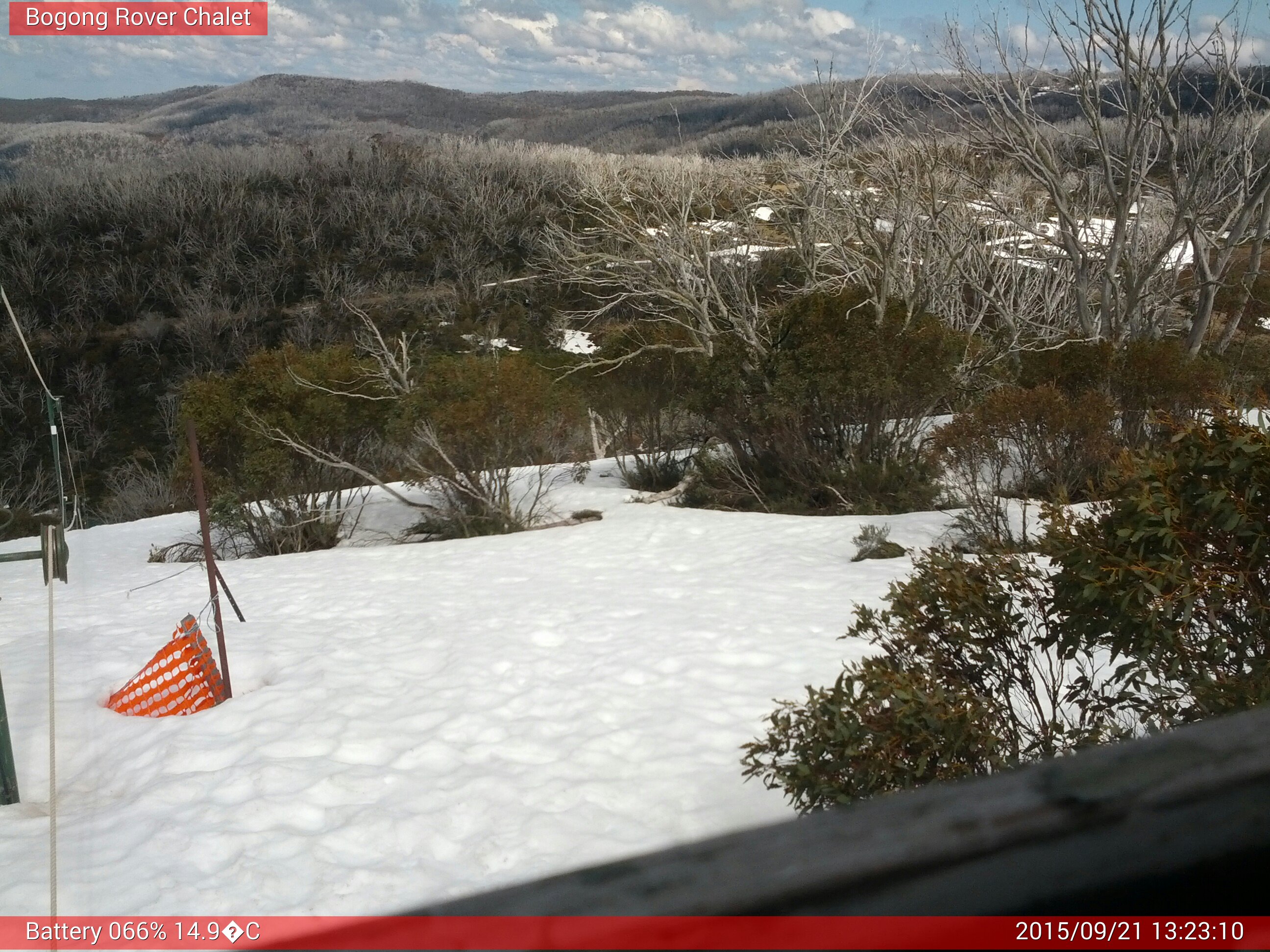 Bogong Web Cam 1:23pm Monday 21st of September 2015