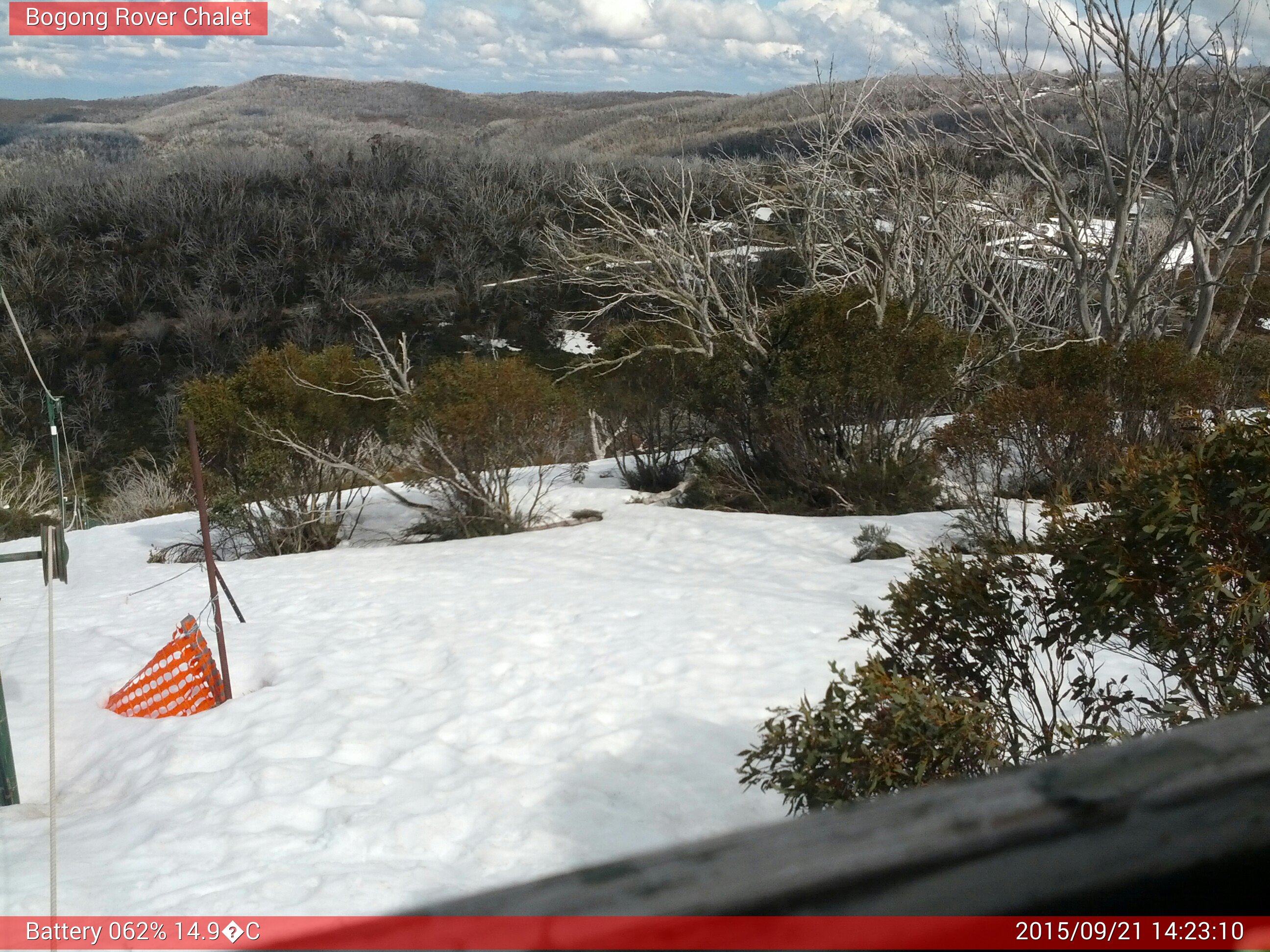 Bogong Web Cam 2:23pm Monday 21st of September 2015