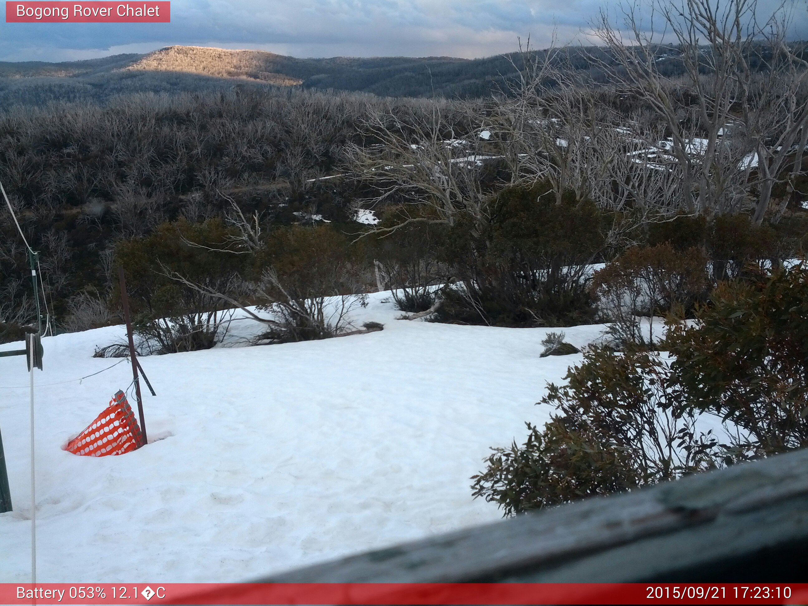 Bogong Web Cam 5:23pm Monday 21st of September 2015