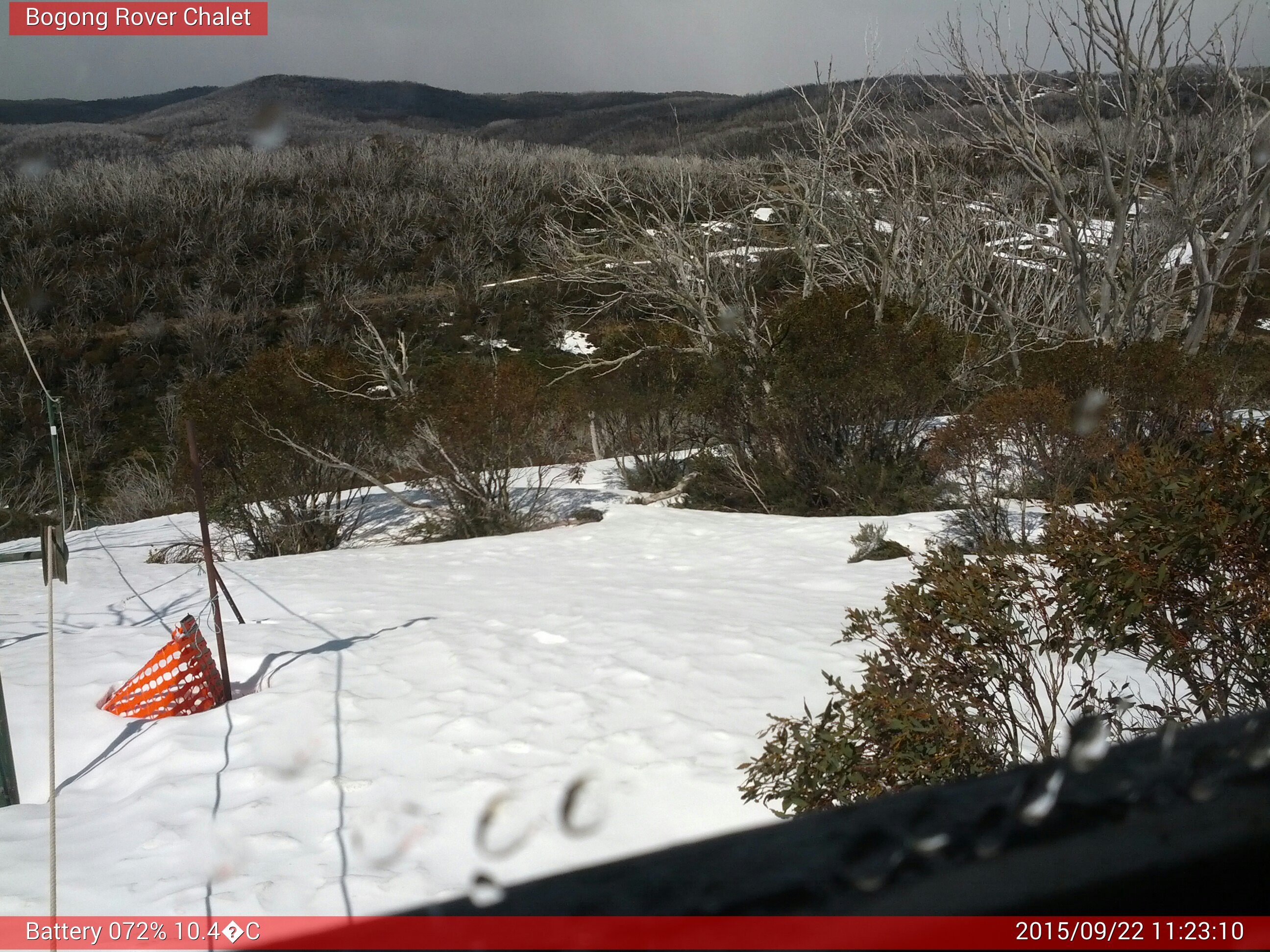 Bogong Web Cam 11:23am Tuesday 22nd of September 2015