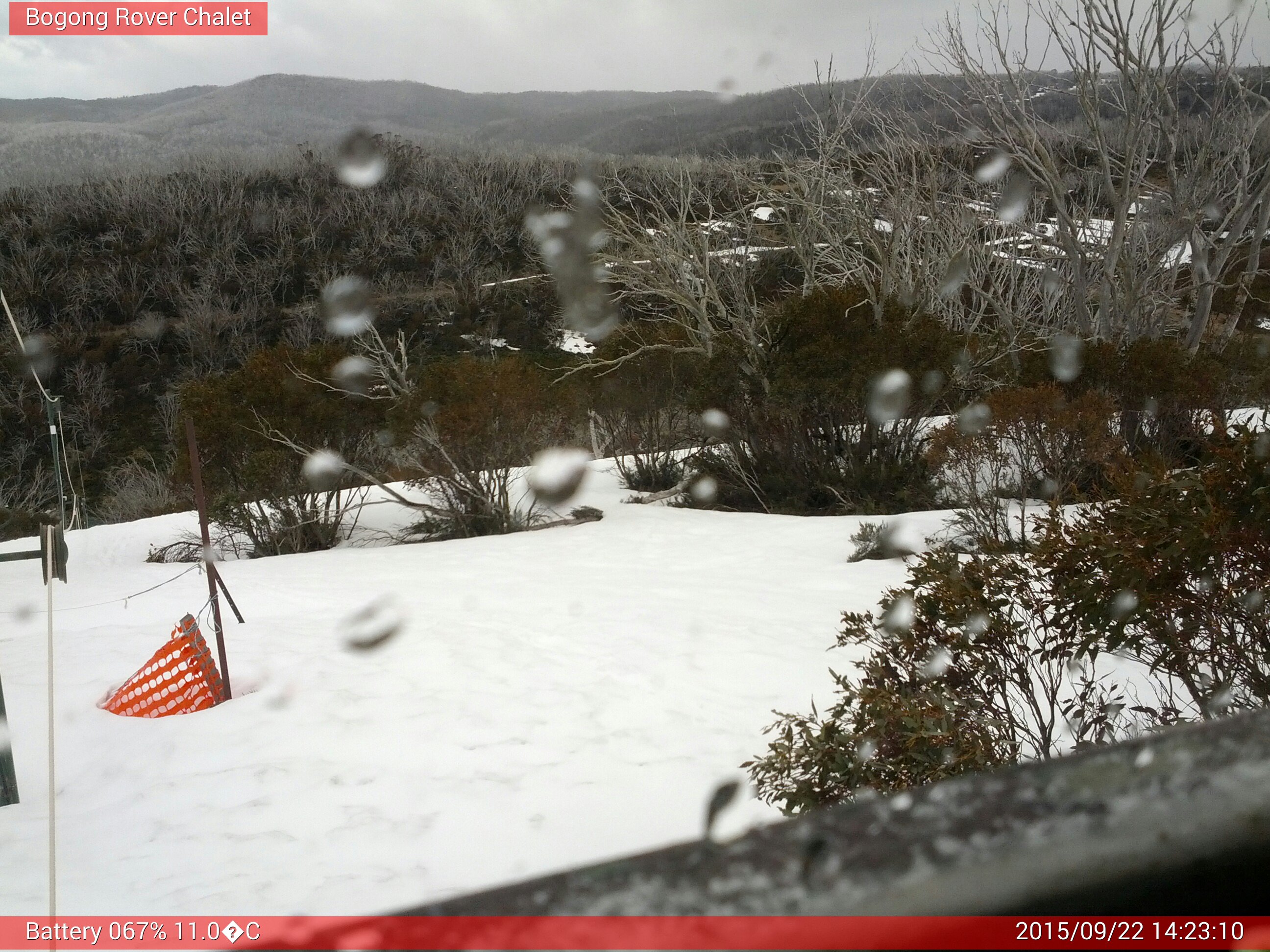 Bogong Web Cam 2:23pm Tuesday 22nd of September 2015