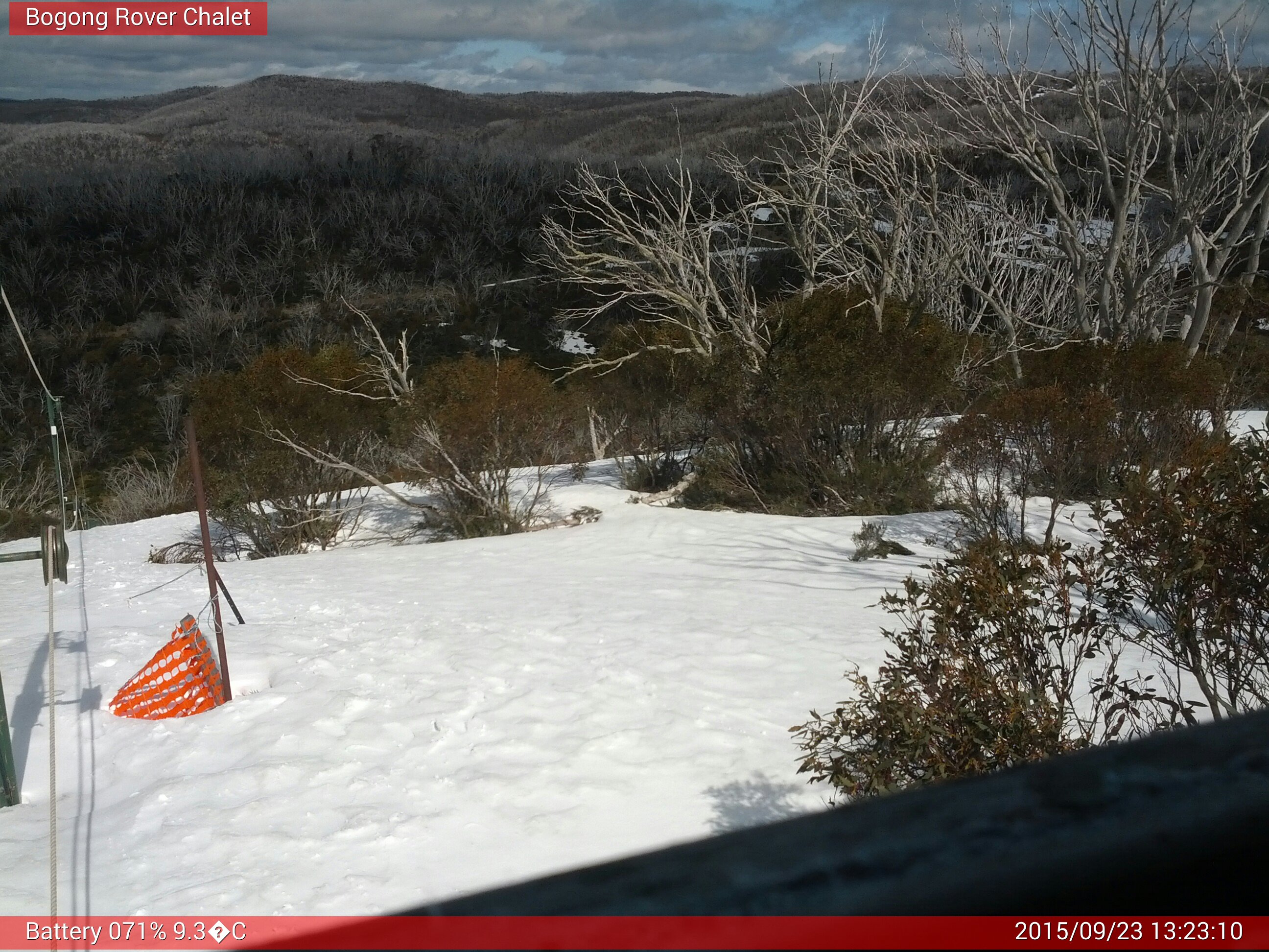 Bogong Web Cam 1:23pm Wednesday 23rd of September 2015