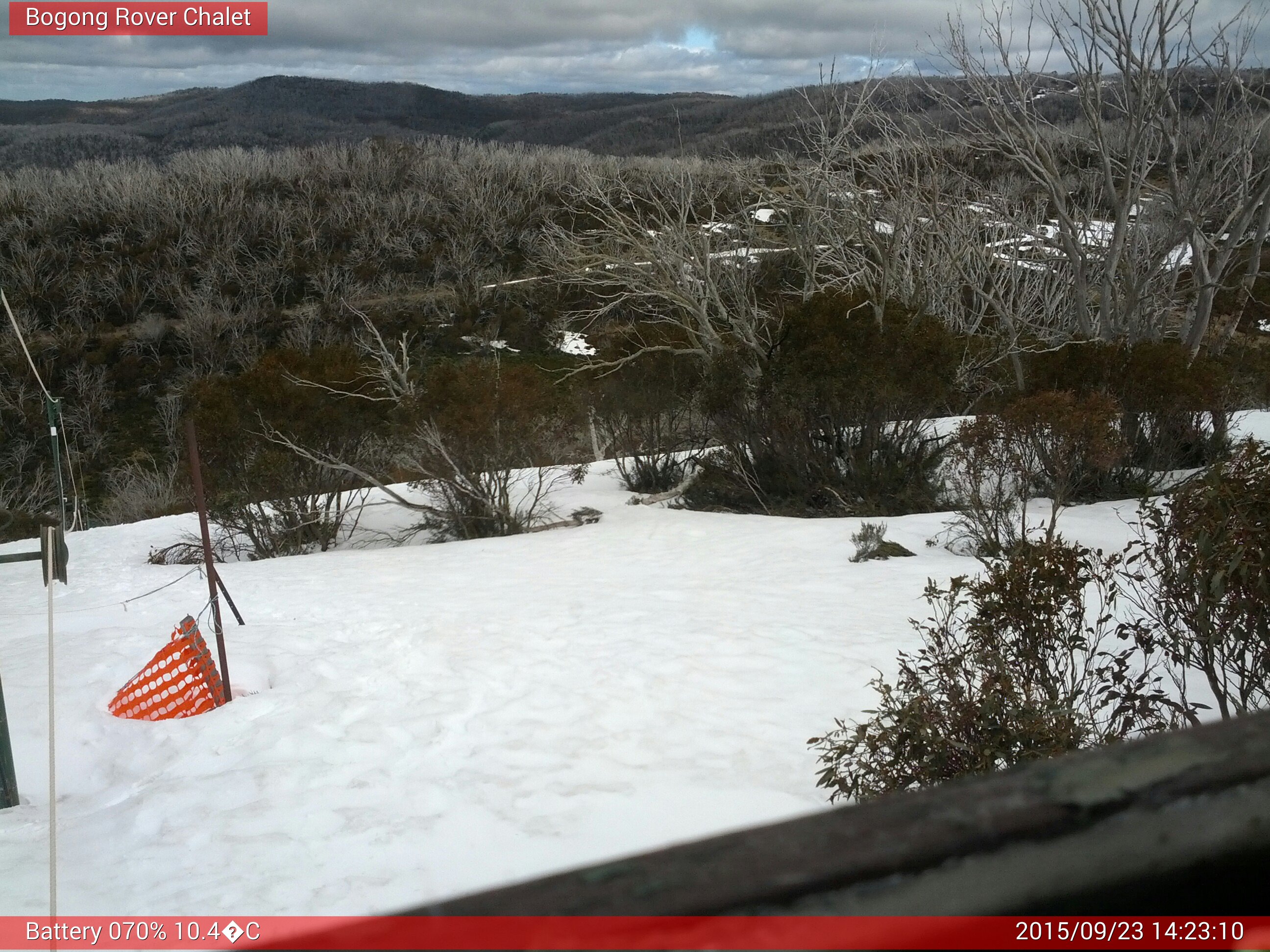 Bogong Web Cam 2:23pm Wednesday 23rd of September 2015