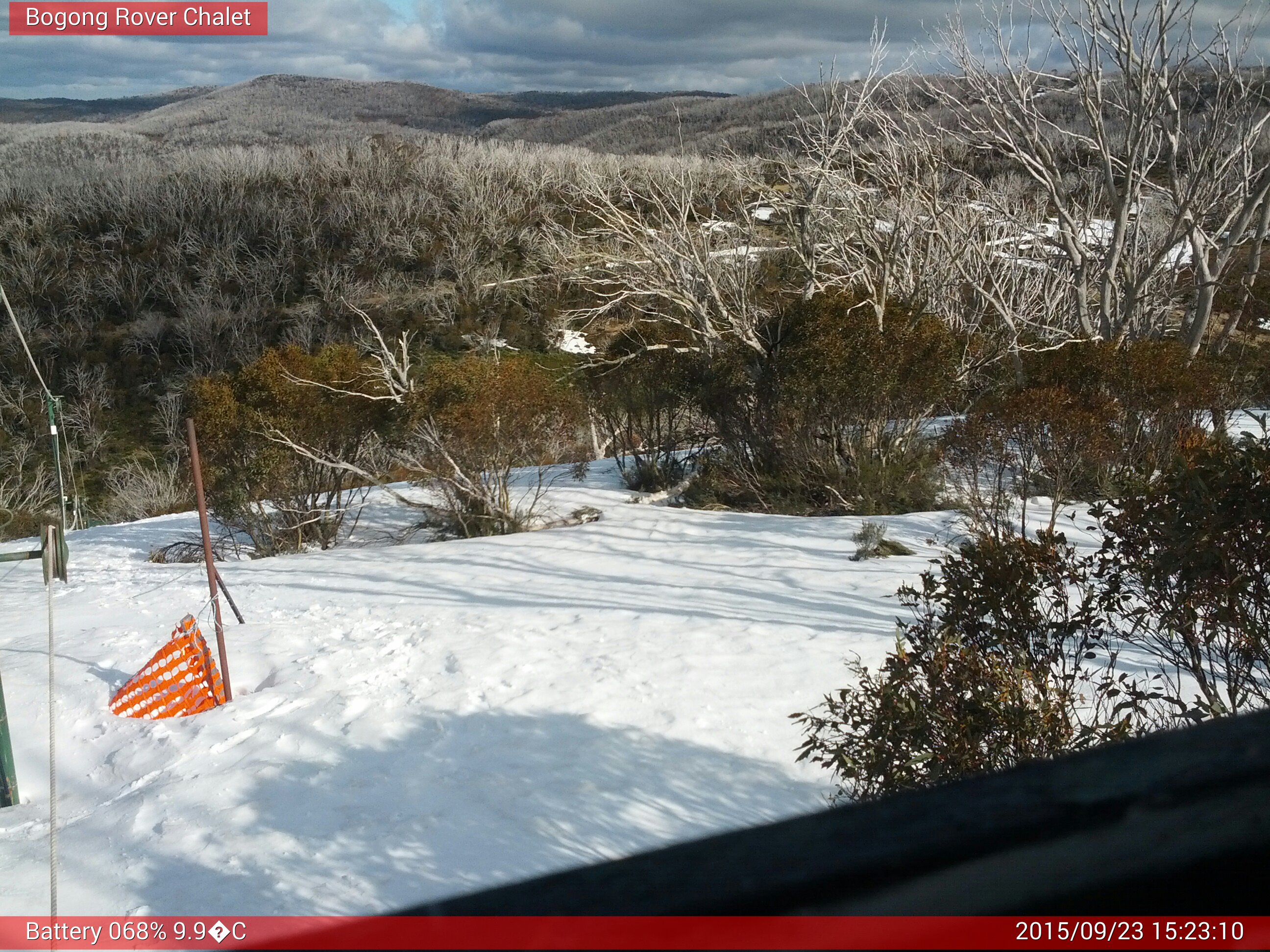 Bogong Web Cam 3:23pm Wednesday 23rd of September 2015