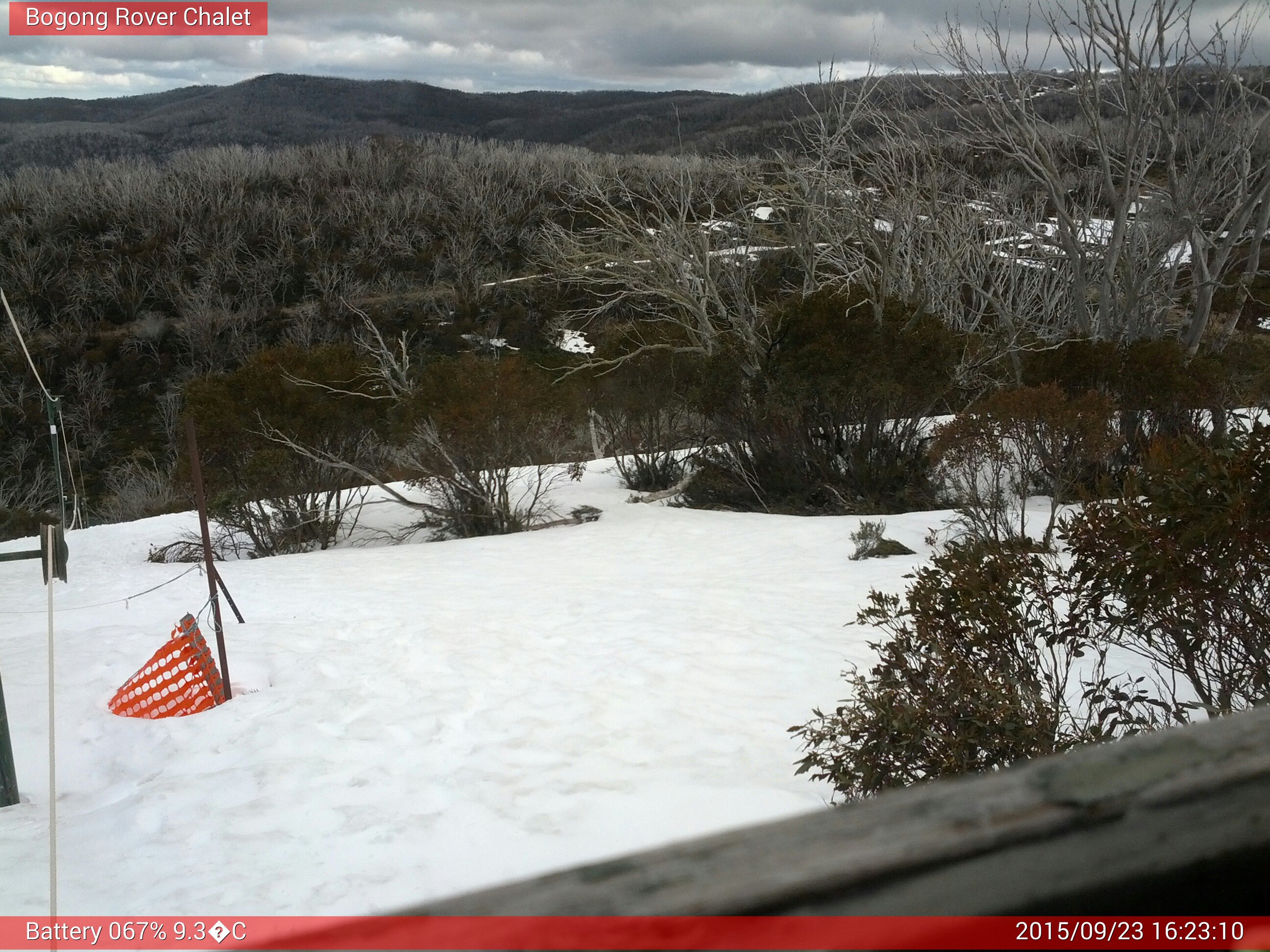 Bogong Web Cam 4:23pm Wednesday 23rd of September 2015