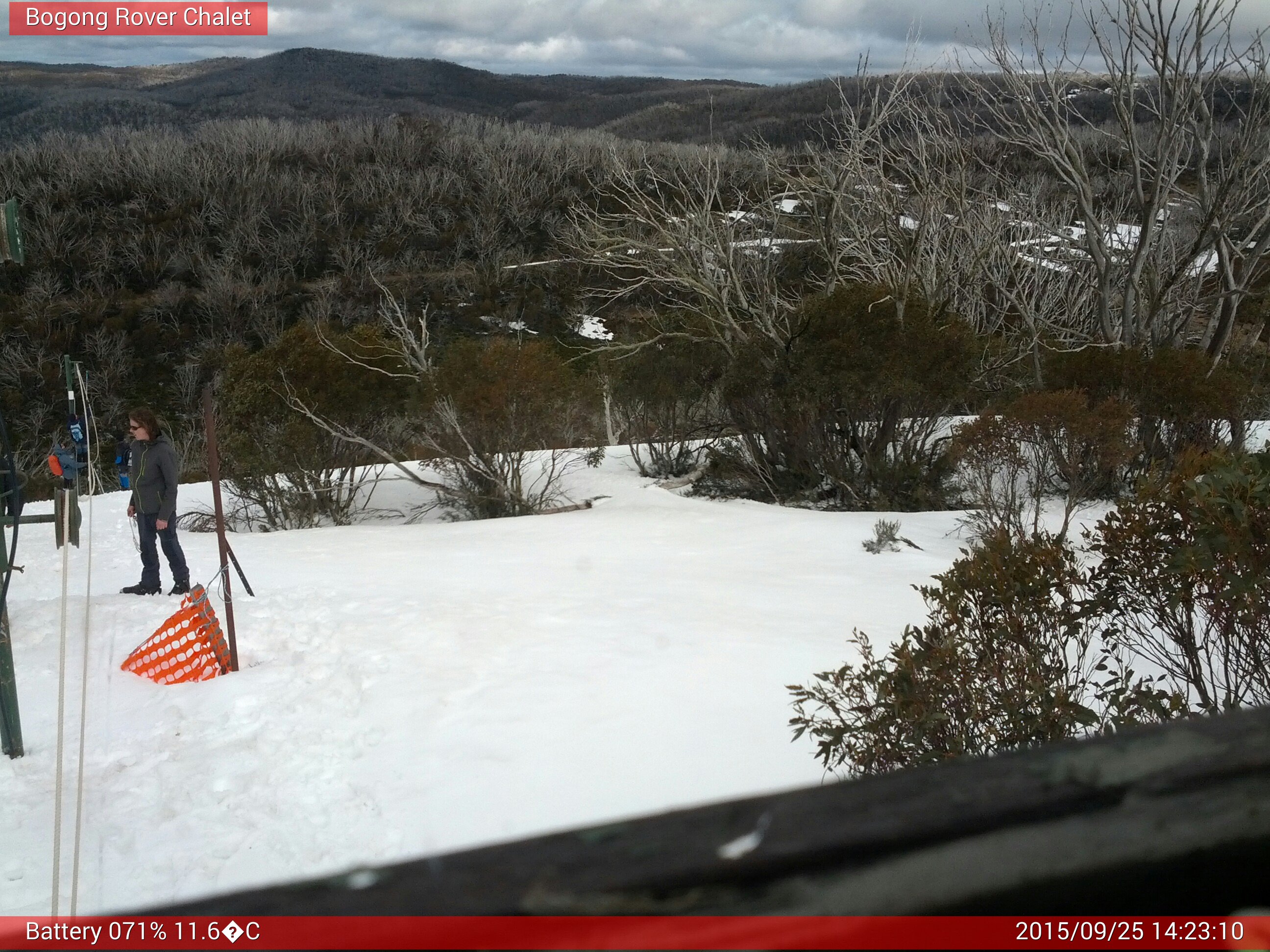 Bogong Web Cam 2:23pm Friday 25th of September 2015