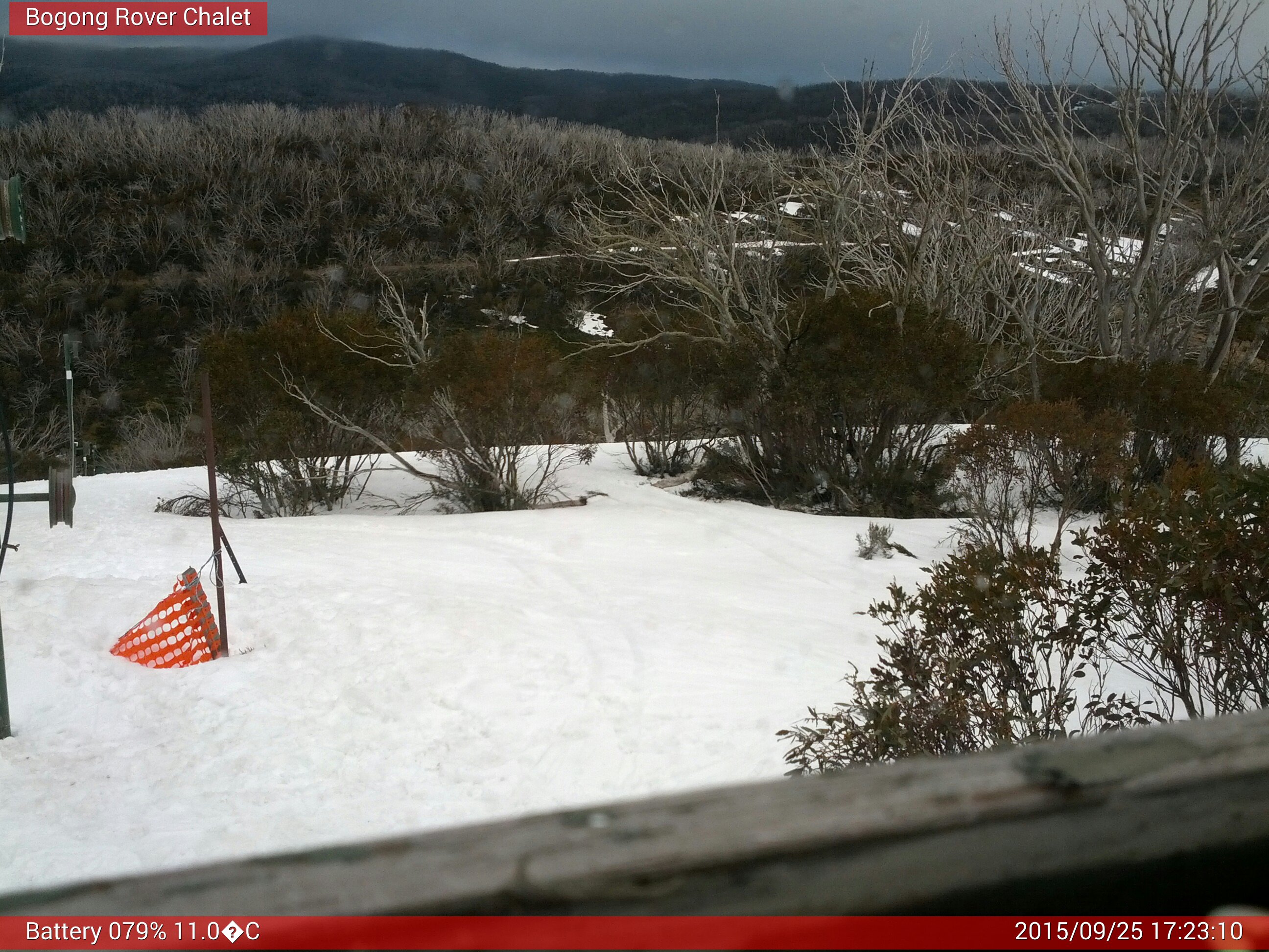 Bogong Web Cam 5:23pm Friday 25th of September 2015