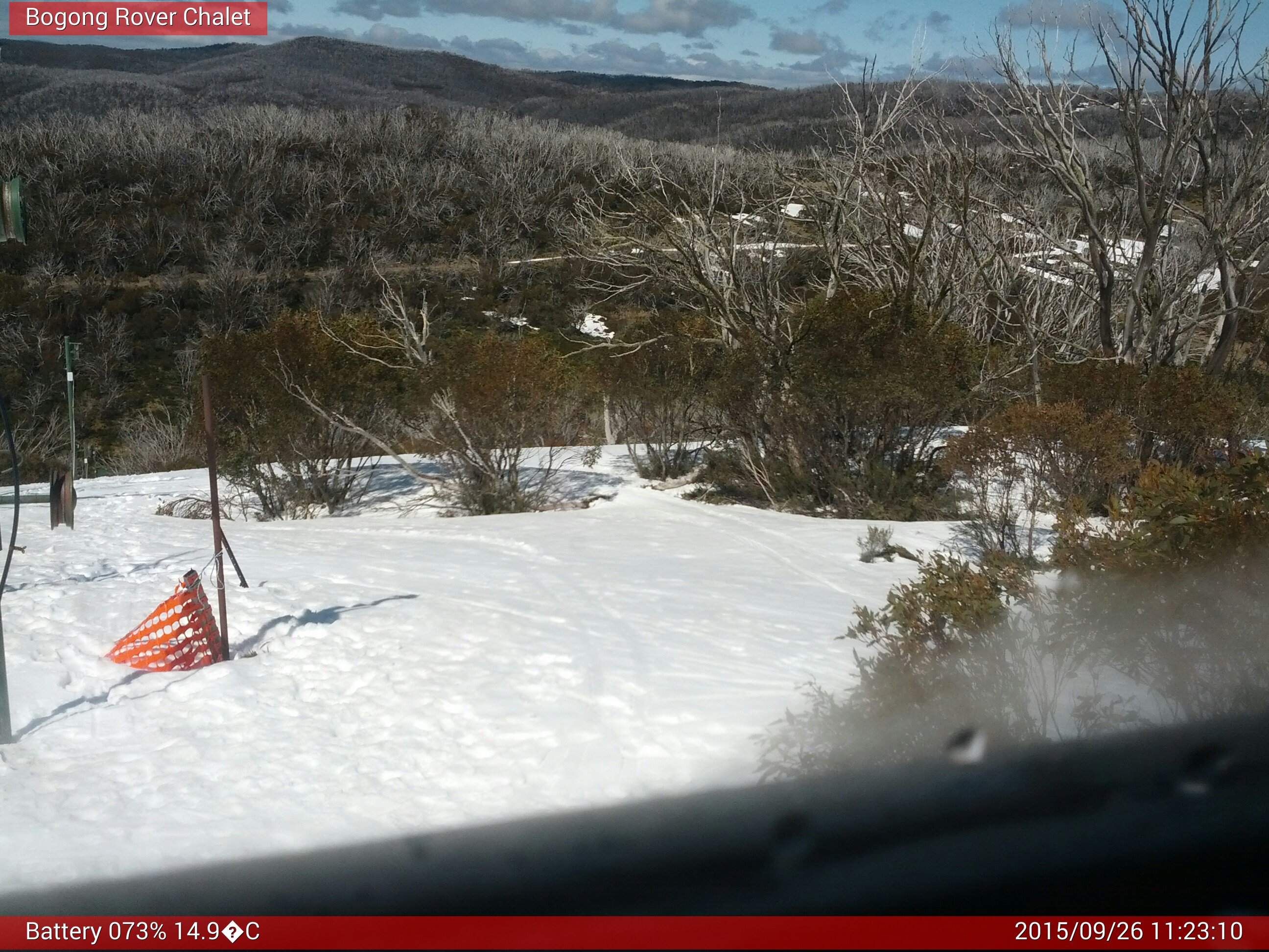 Bogong Web Cam 11:23am Saturday 26th of September 2015