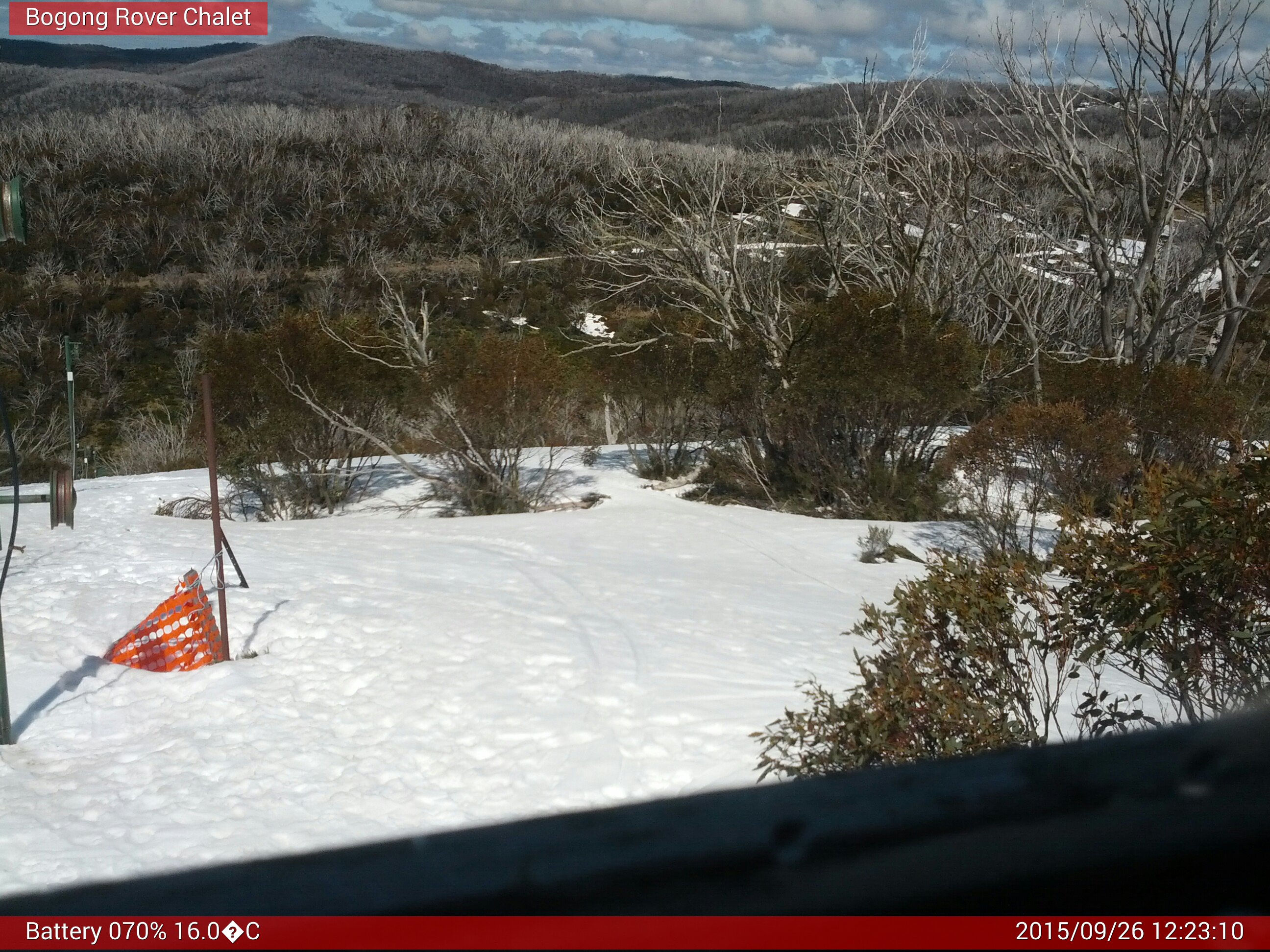 Bogong Web Cam 12:23pm Saturday 26th of September 2015