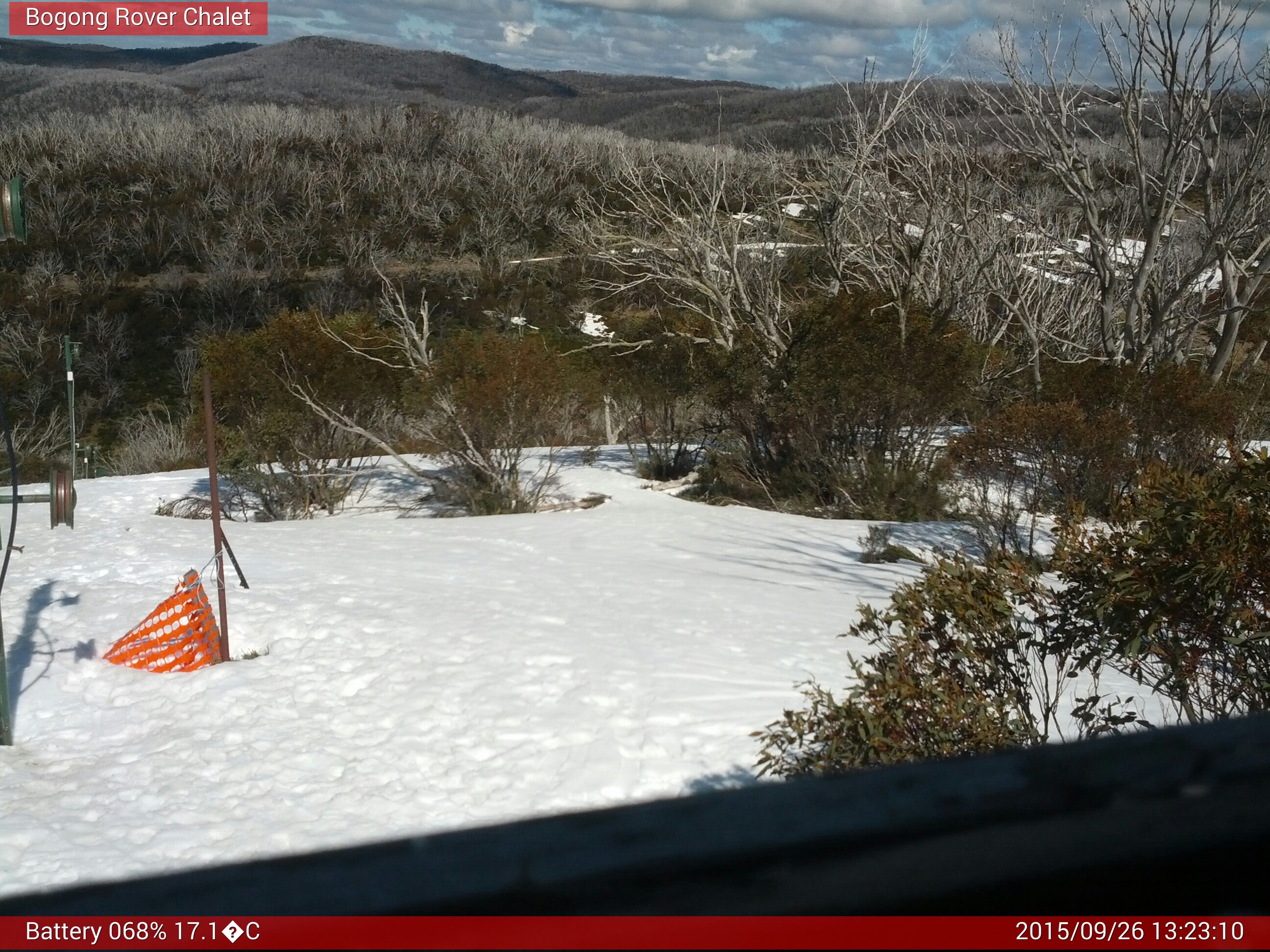 Bogong Web Cam 1:23pm Saturday 26th of September 2015