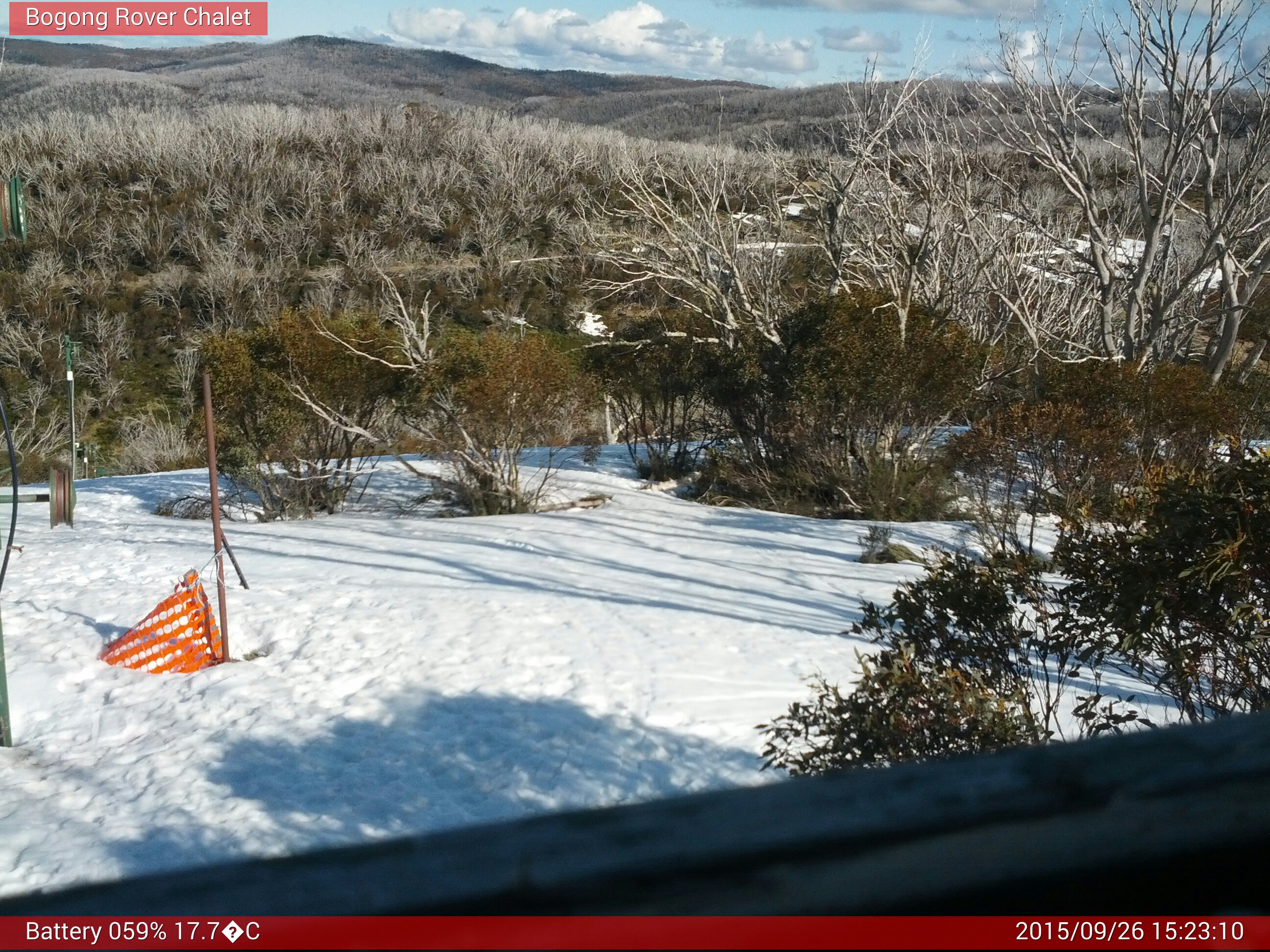 Bogong Web Cam 3:23pm Saturday 26th of September 2015