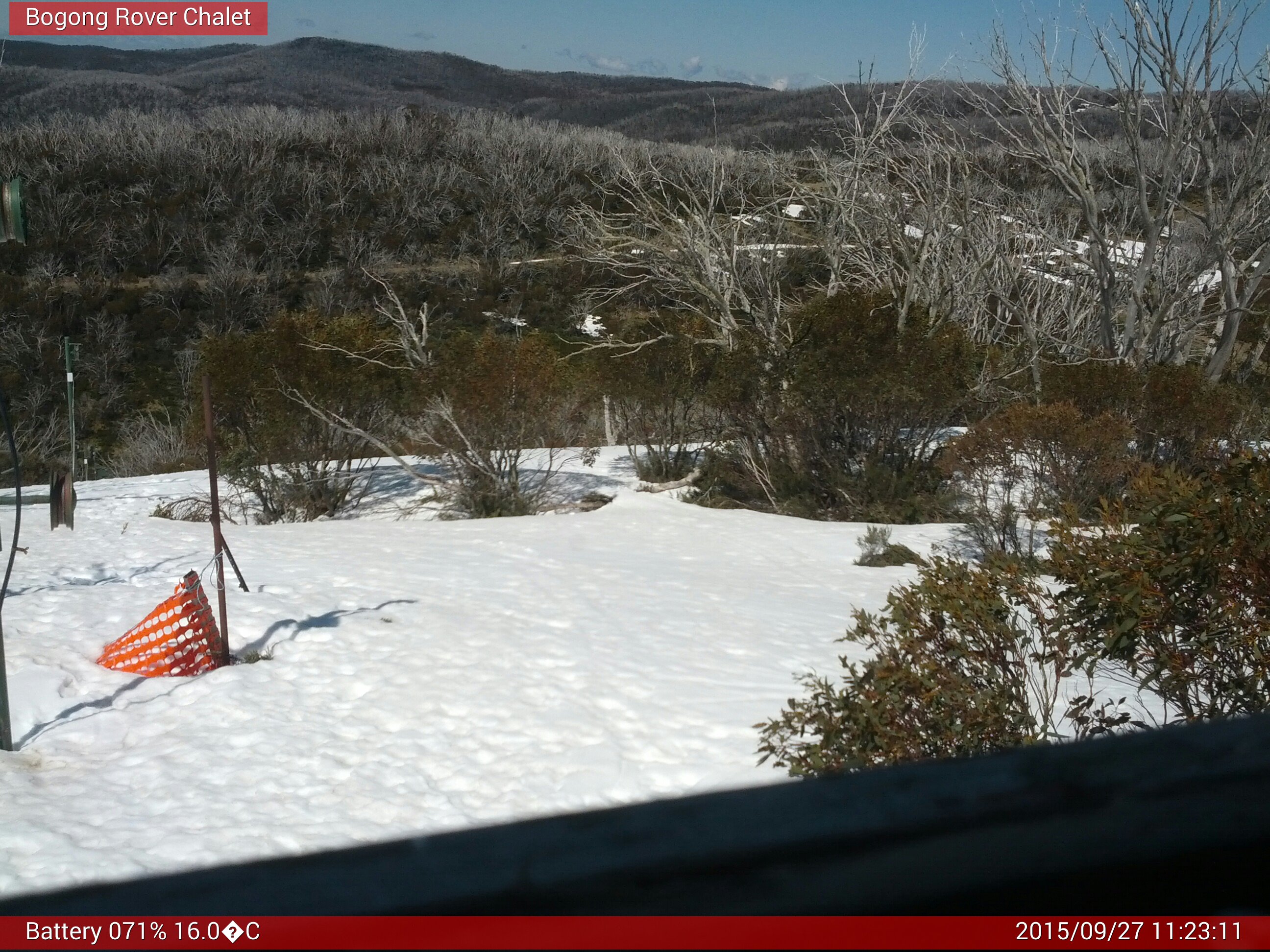 Bogong Web Cam 11:23am Sunday 27th of September 2015