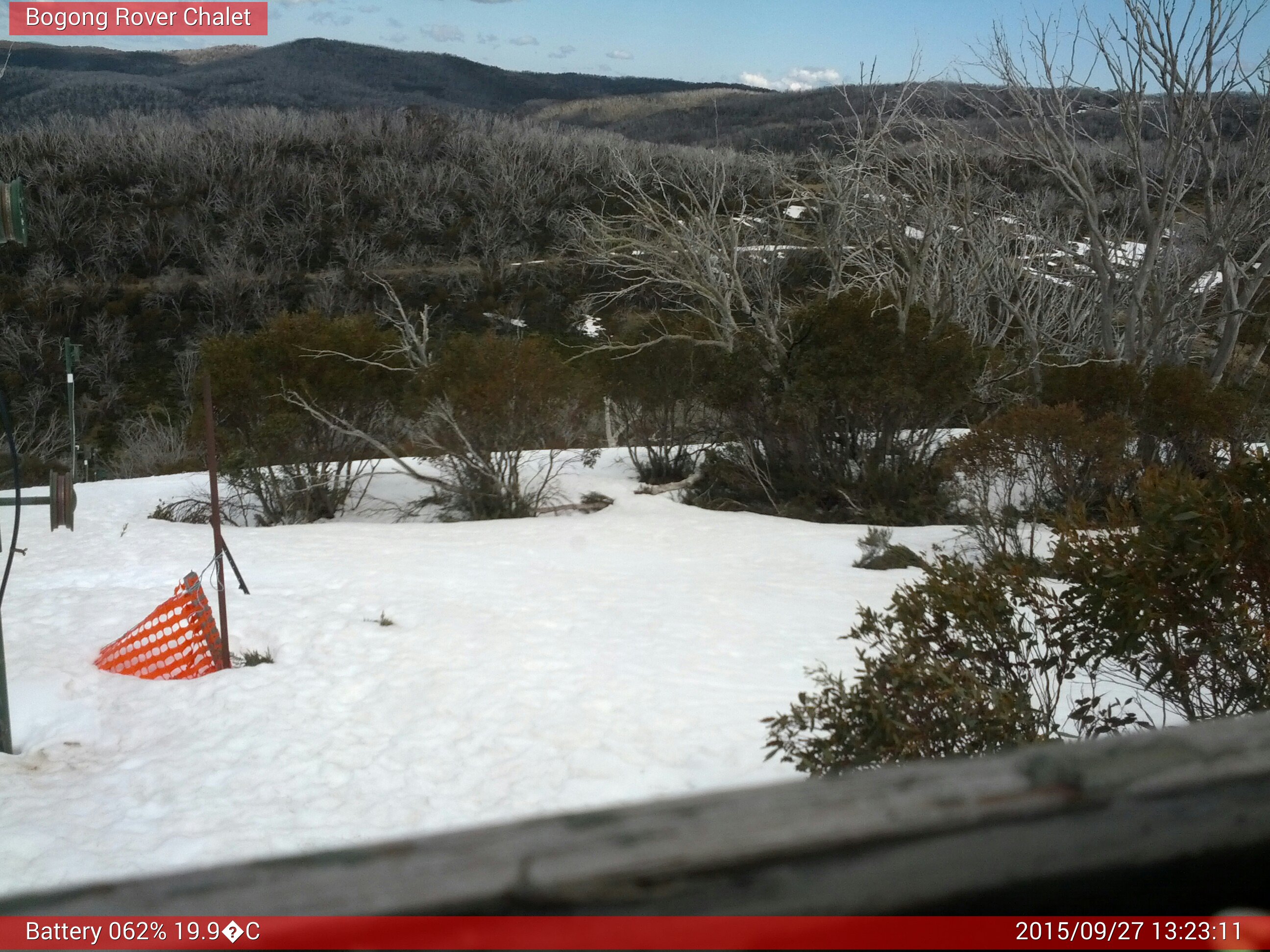 Bogong Web Cam 1:23pm Sunday 27th of September 2015