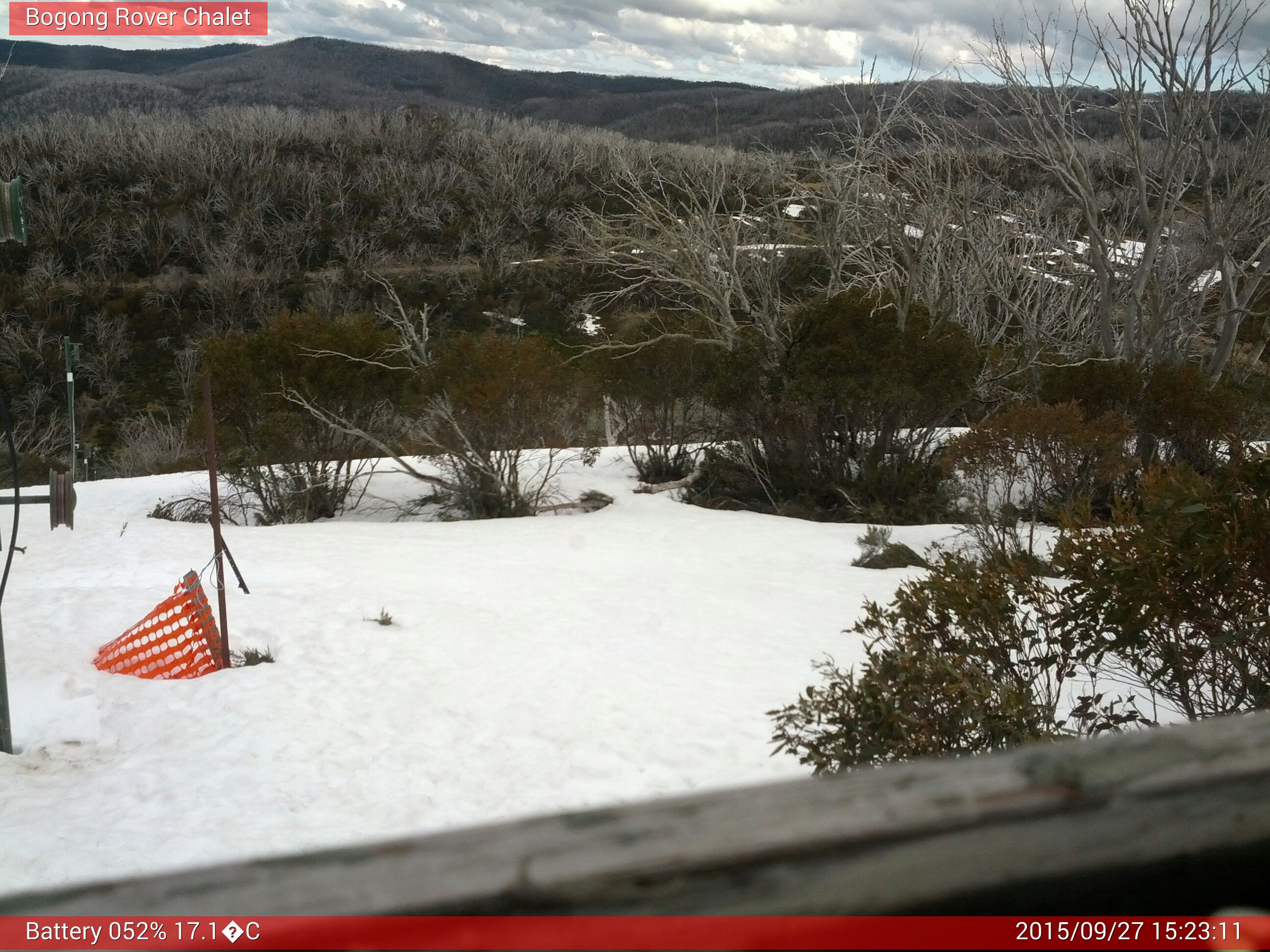 Bogong Web Cam 3:23pm Sunday 27th of September 2015