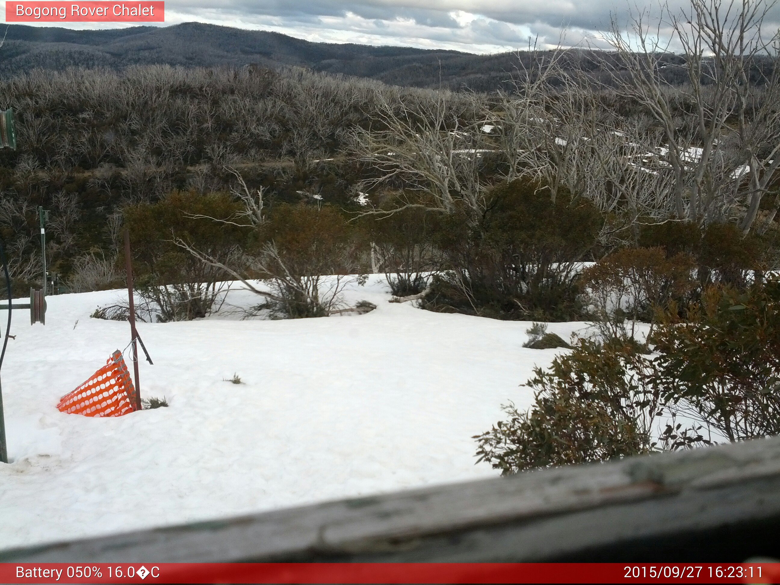 Bogong Web Cam 4:23pm Sunday 27th of September 2015