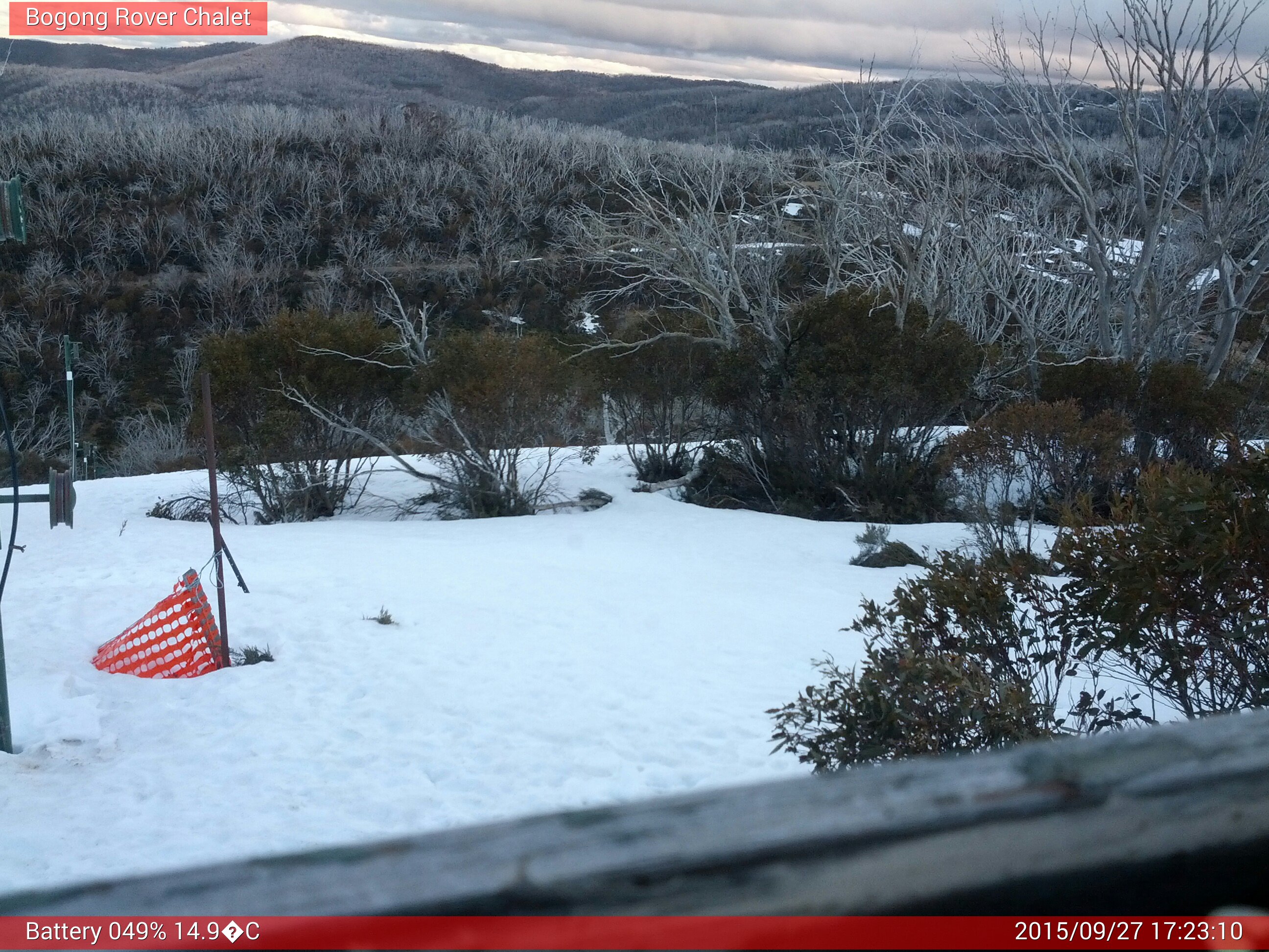 Bogong Web Cam 5:23pm Sunday 27th of September 2015