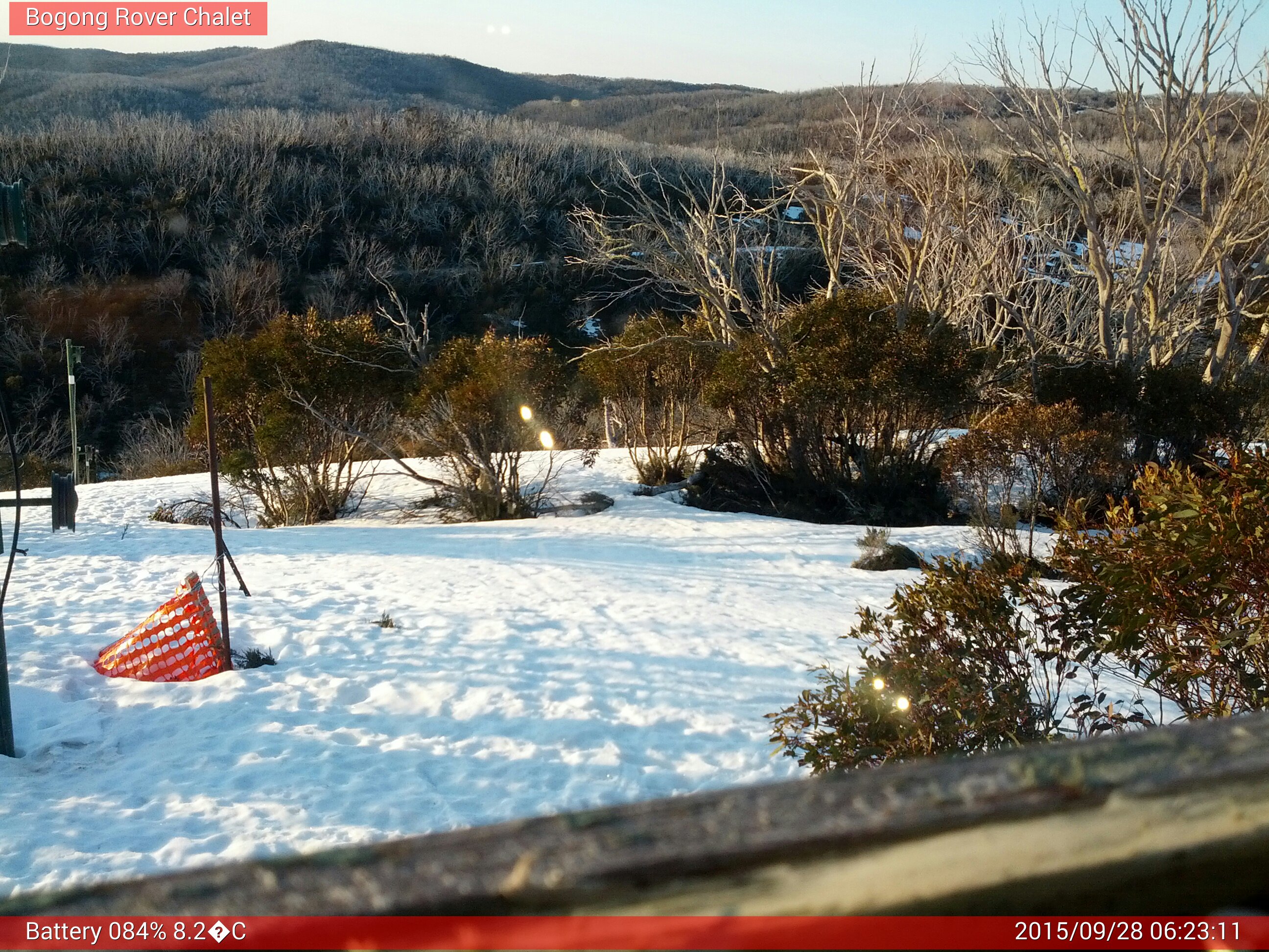 Bogong Web Cam 6:23am Monday 28th of September 2015