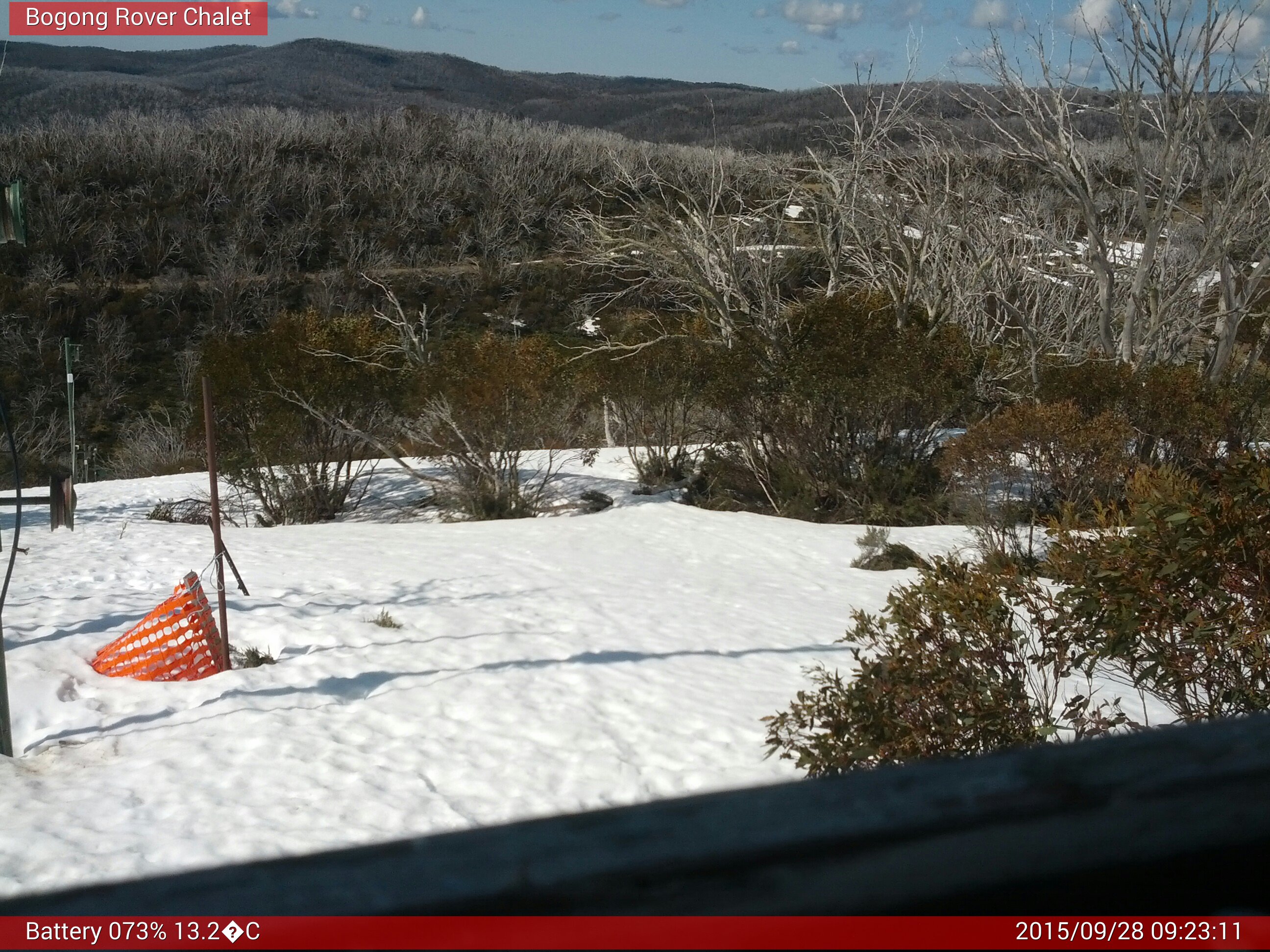 Bogong Web Cam 9:23am Monday 28th of September 2015