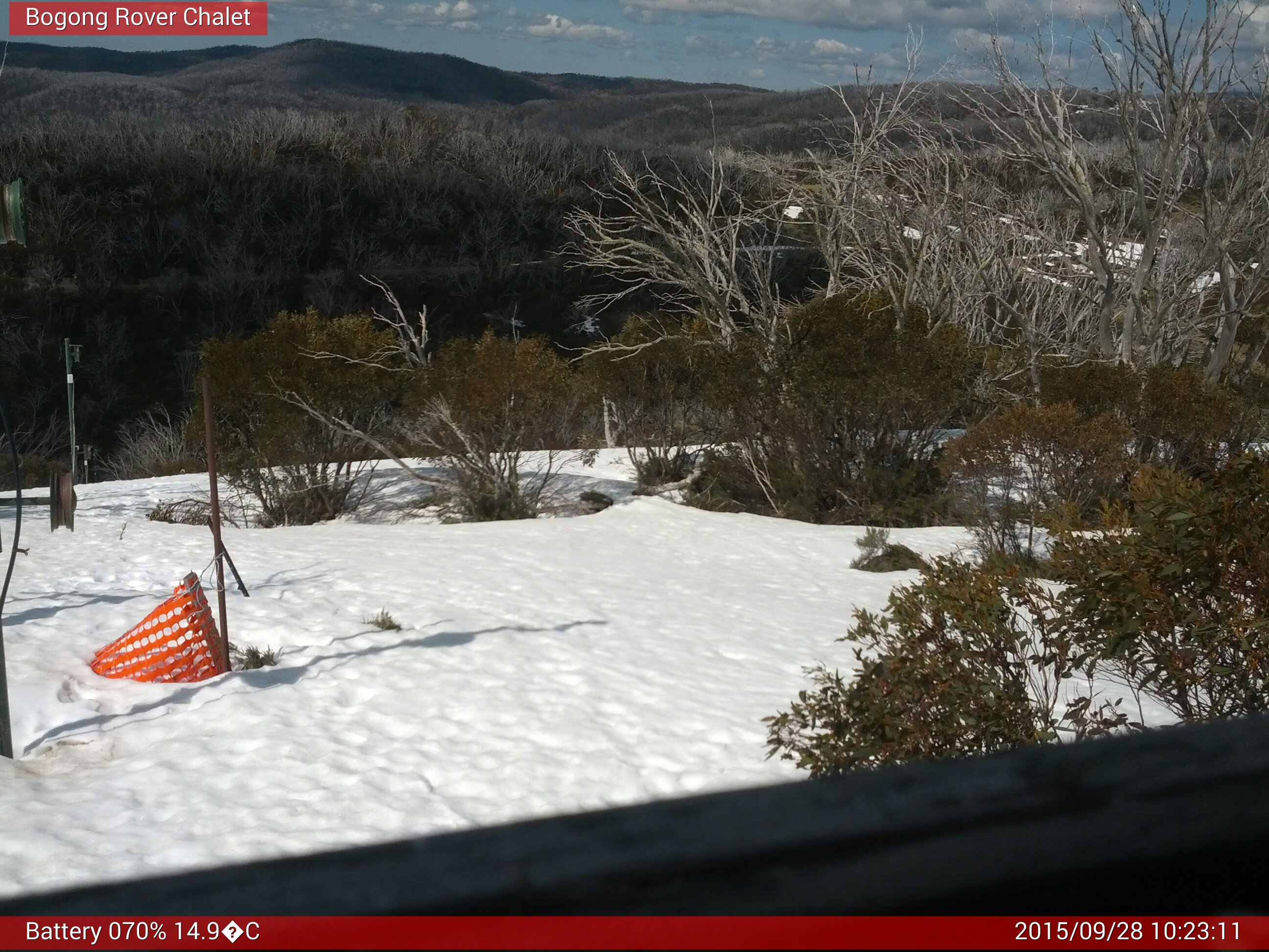 Bogong Web Cam 10:23am Monday 28th of September 2015