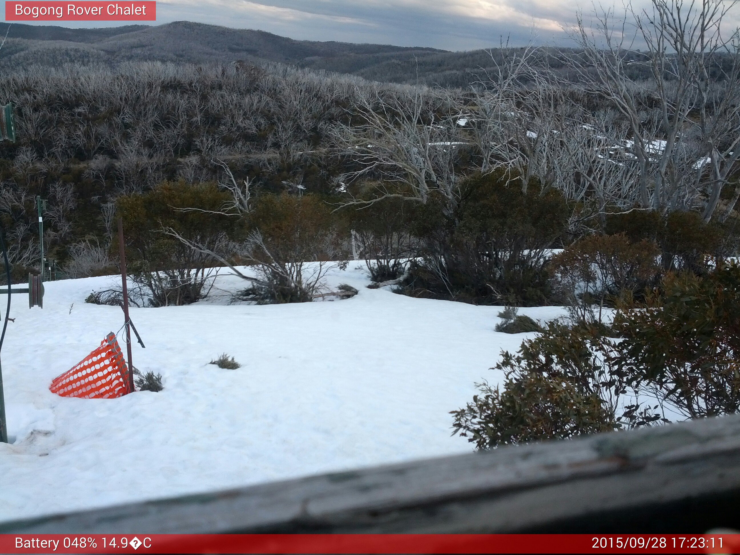 Bogong Web Cam 5:23pm Monday 28th of September 2015