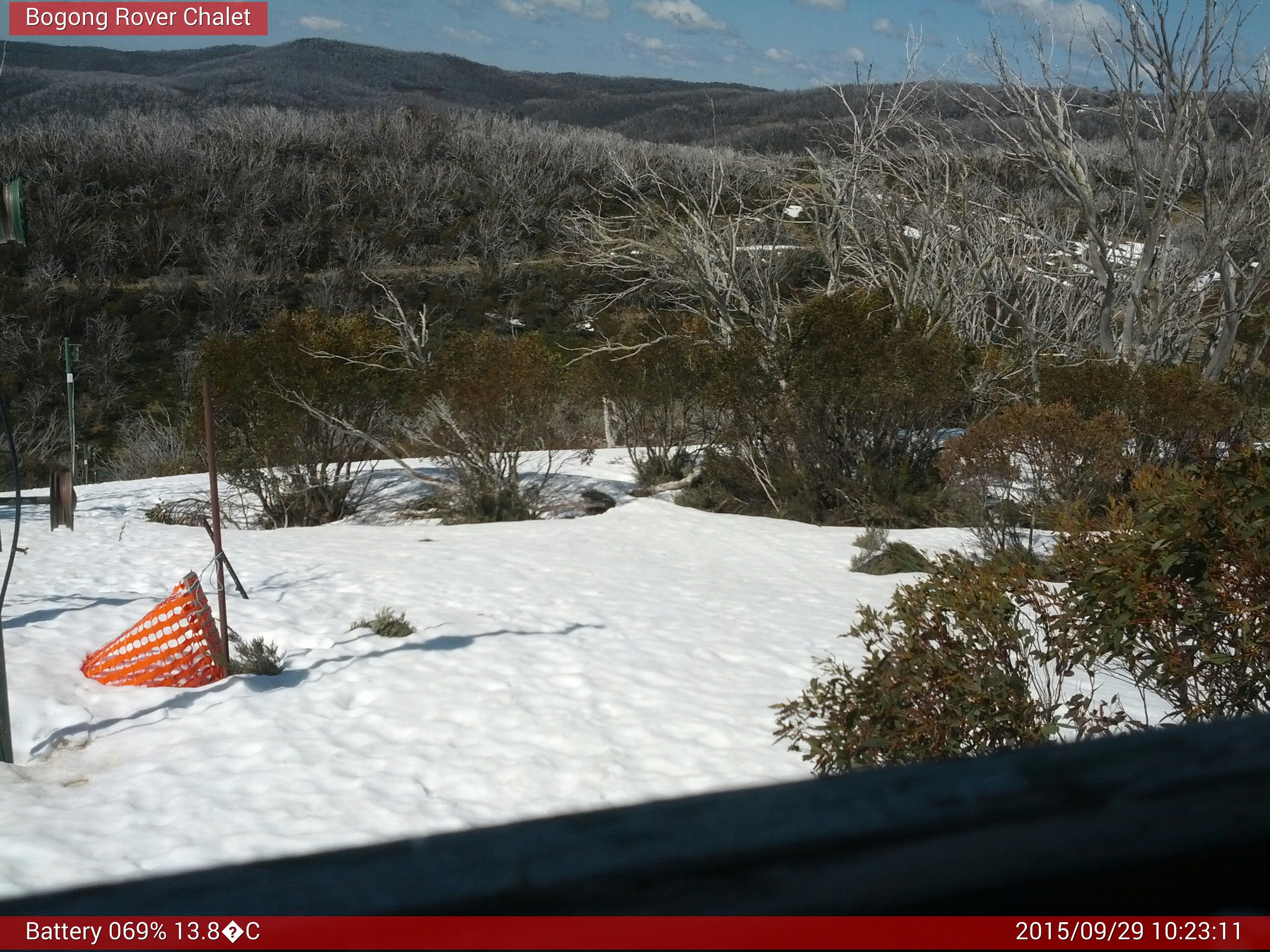 Bogong Web Cam 10:23am Tuesday 29th of September 2015