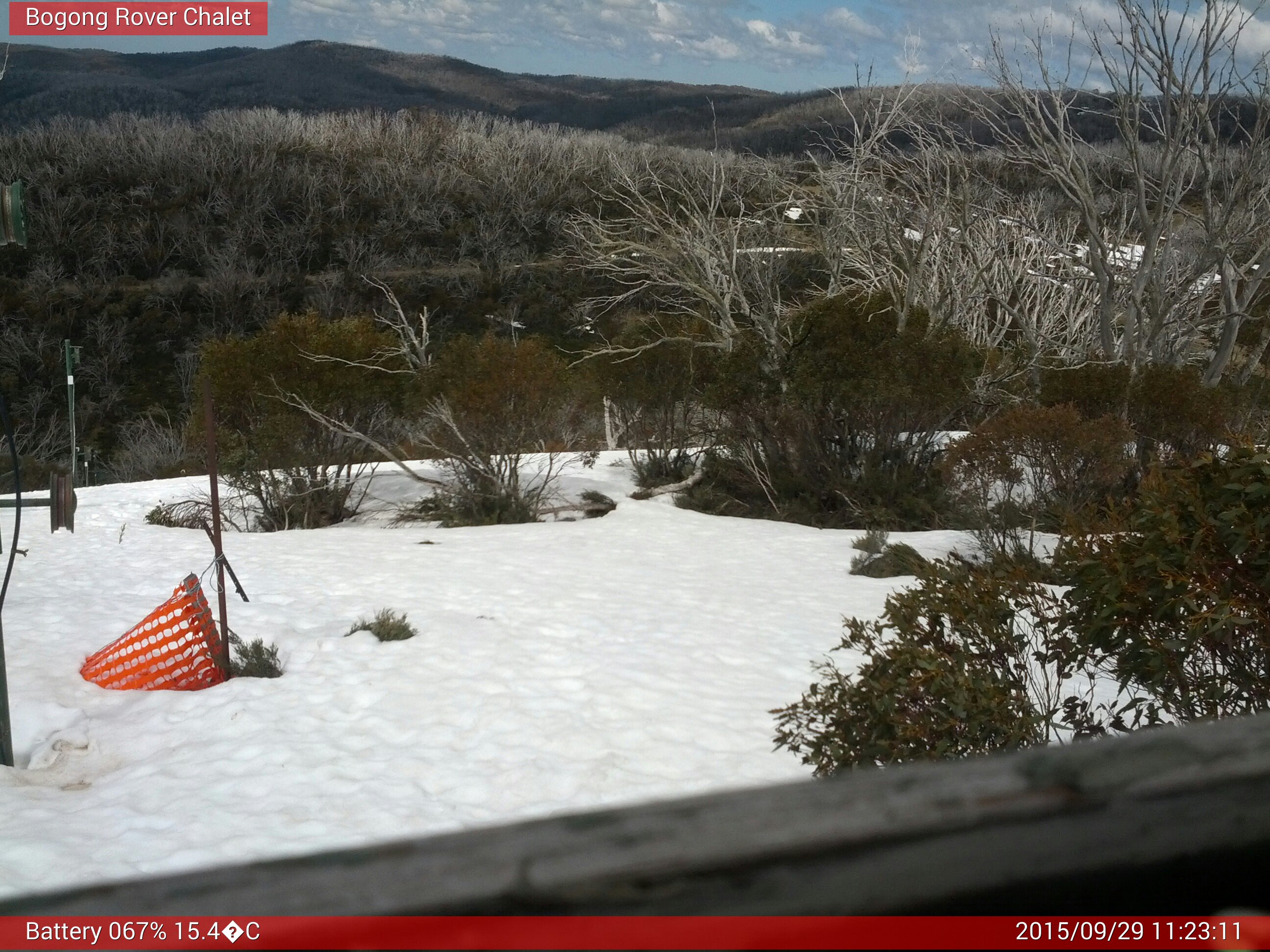 Bogong Web Cam 11:23am Tuesday 29th of September 2015