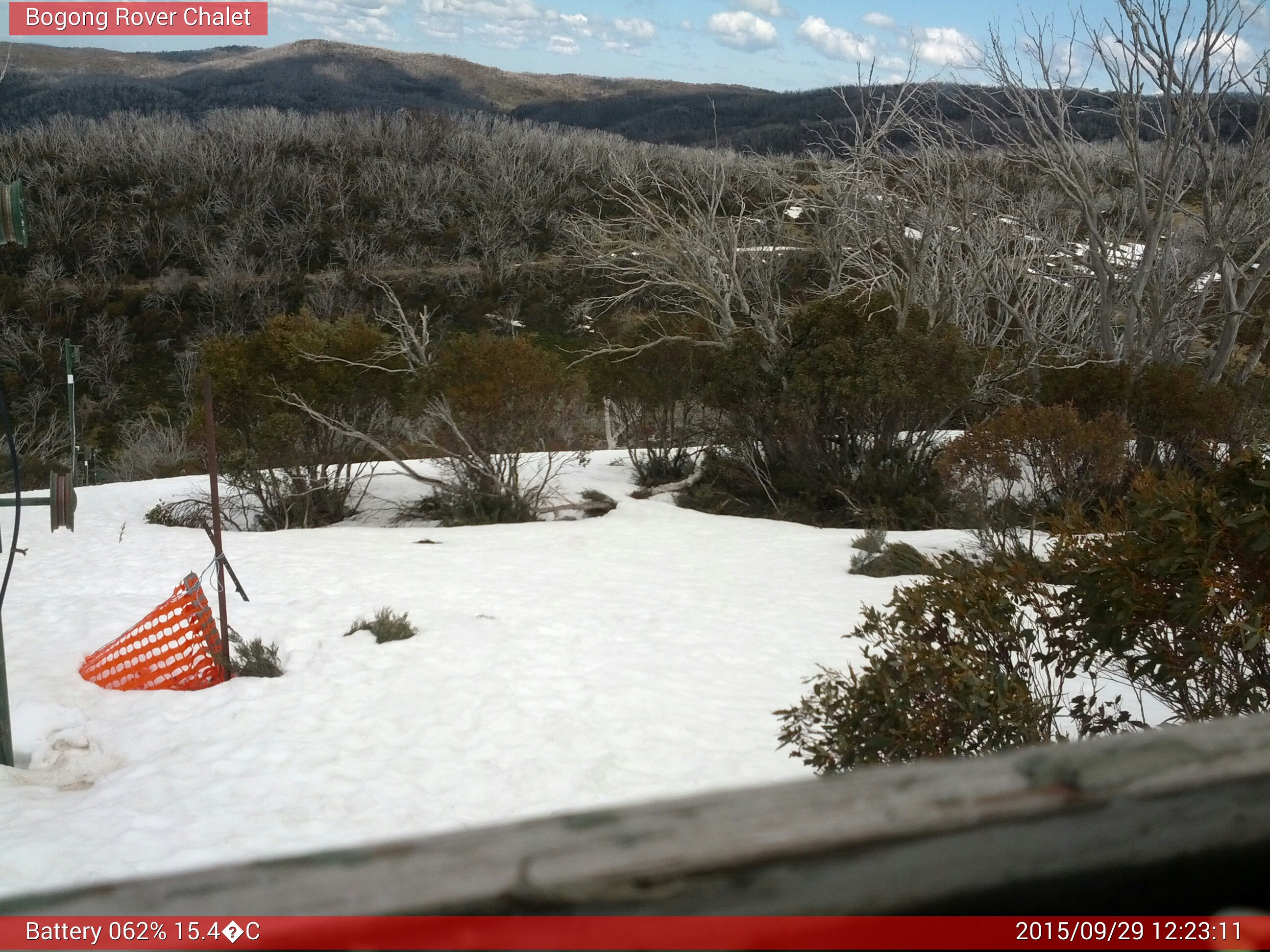 Bogong Web Cam 12:23pm Tuesday 29th of September 2015