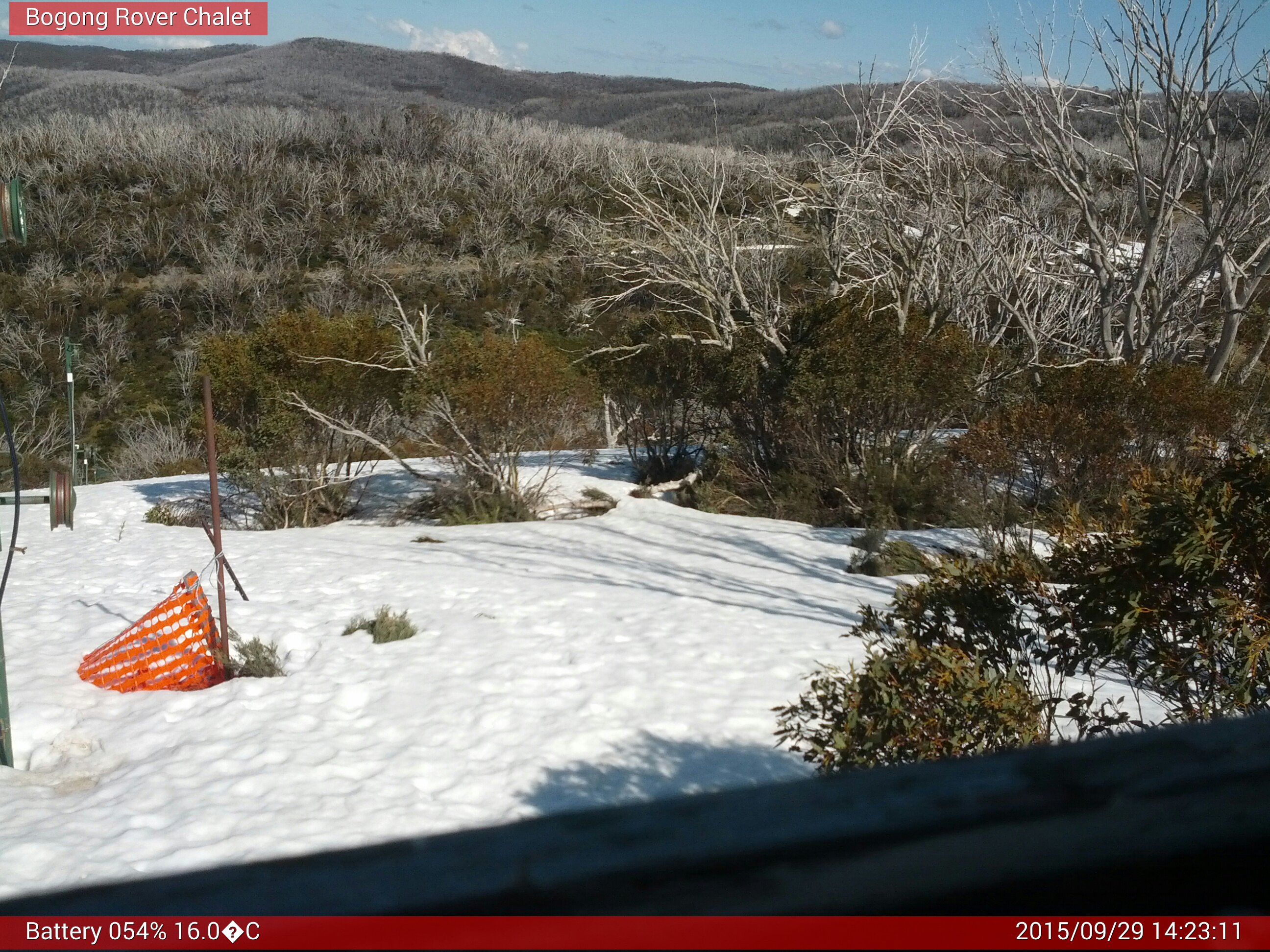 Bogong Web Cam 2:23pm Tuesday 29th of September 2015