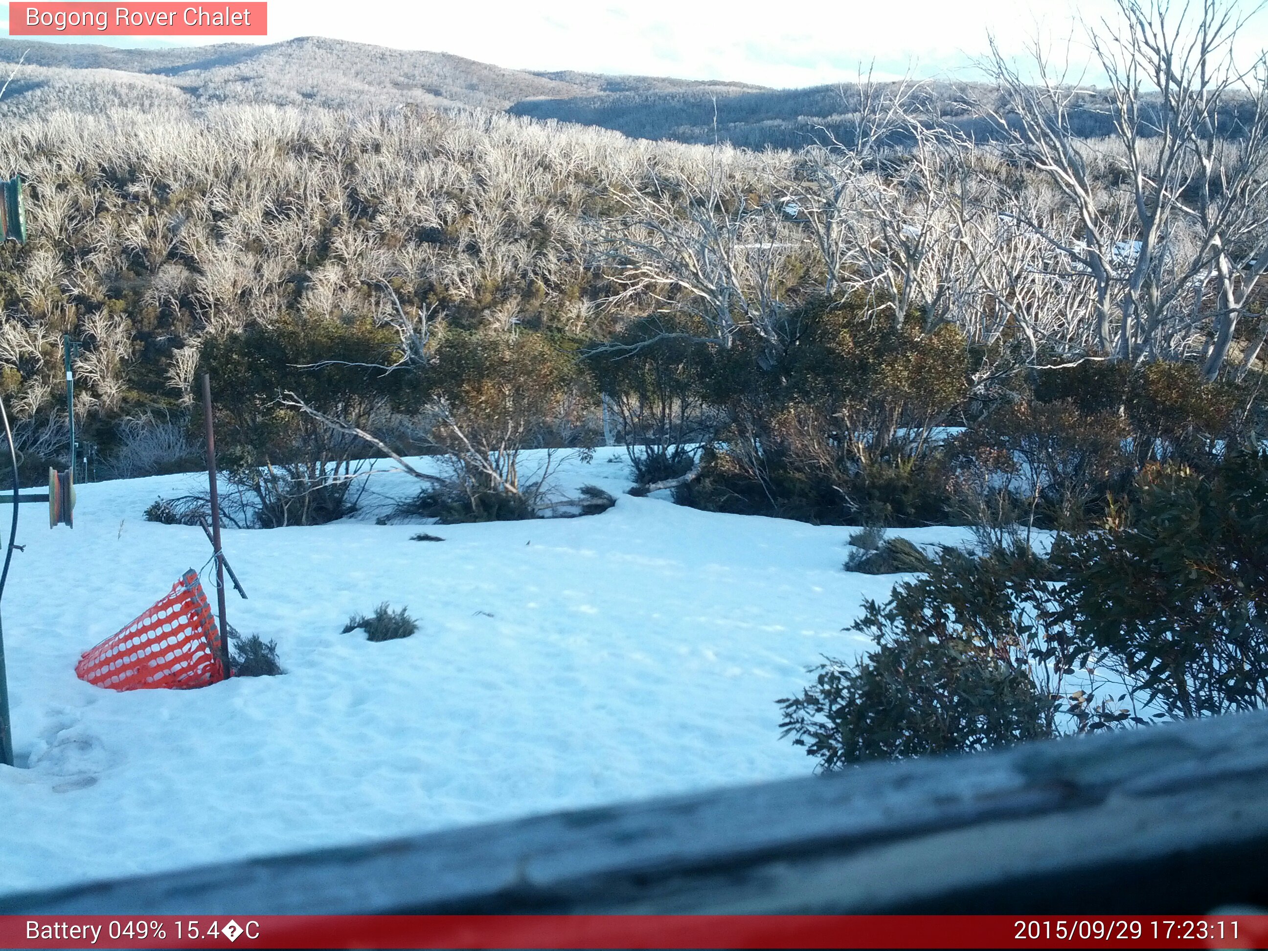 Bogong Web Cam 5:23pm Tuesday 29th of September 2015