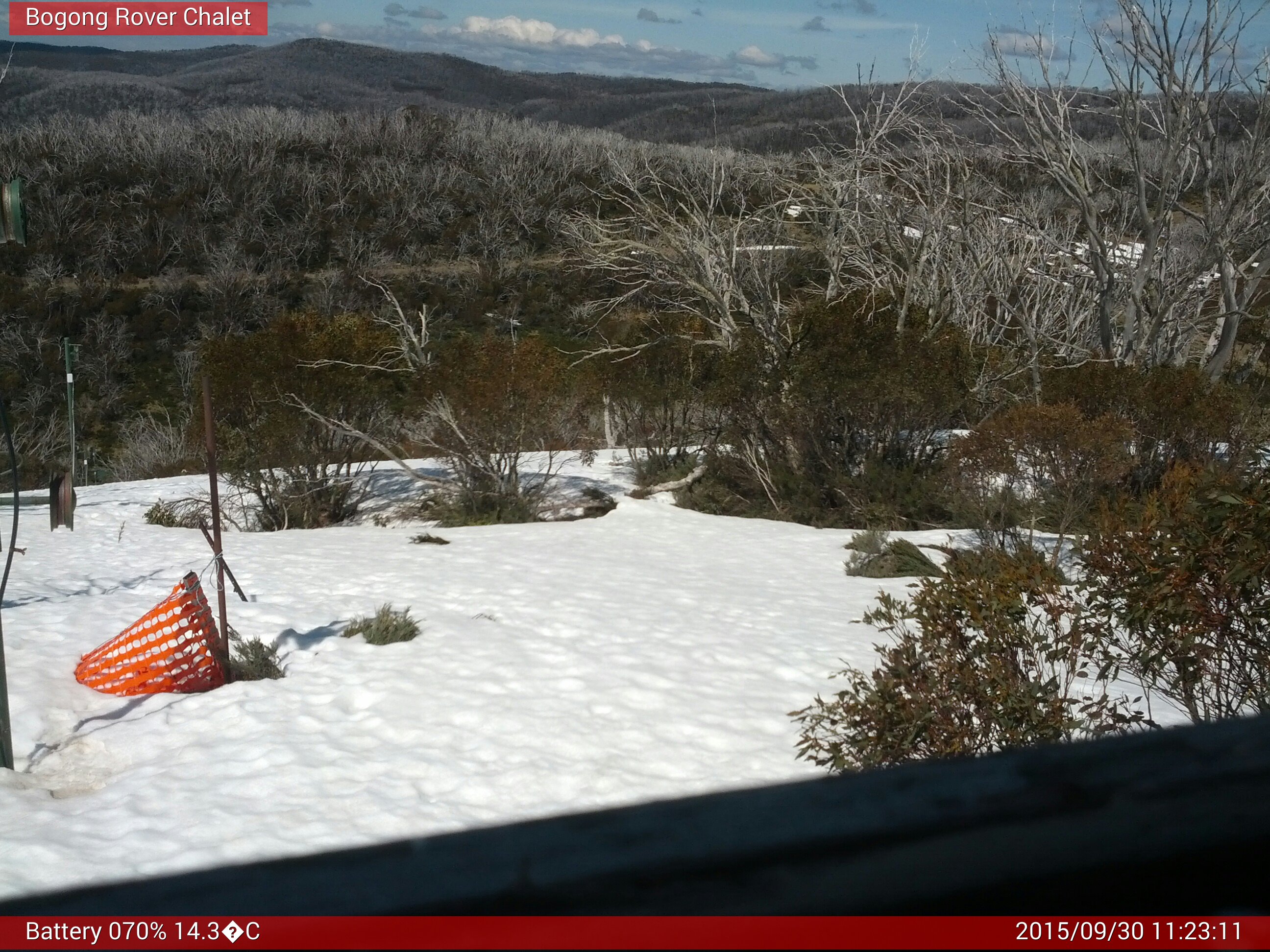 Bogong Web Cam 11:23am Wednesday 30th of September 2015