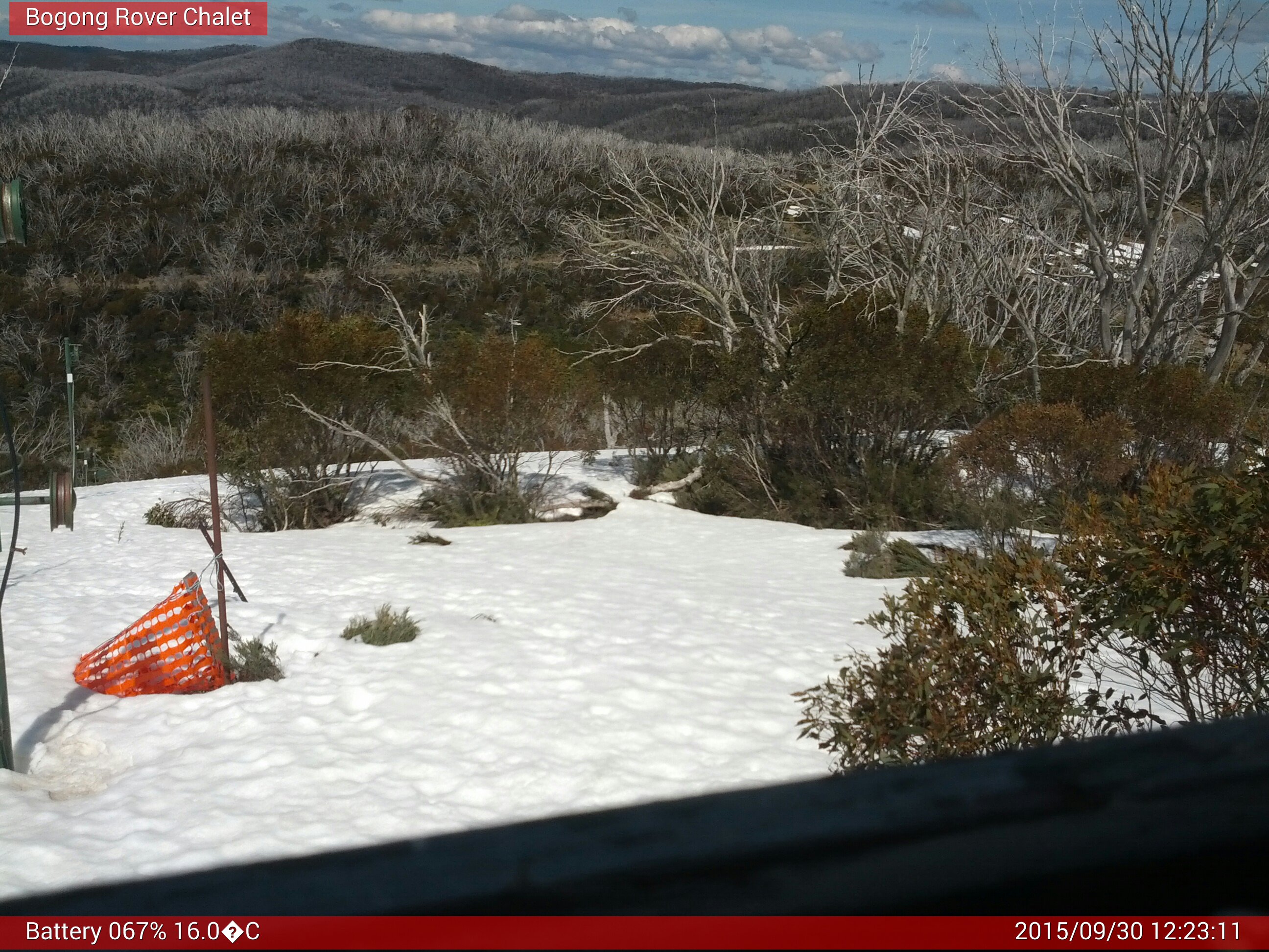 Bogong Web Cam 12:23pm Wednesday 30th of September 2015