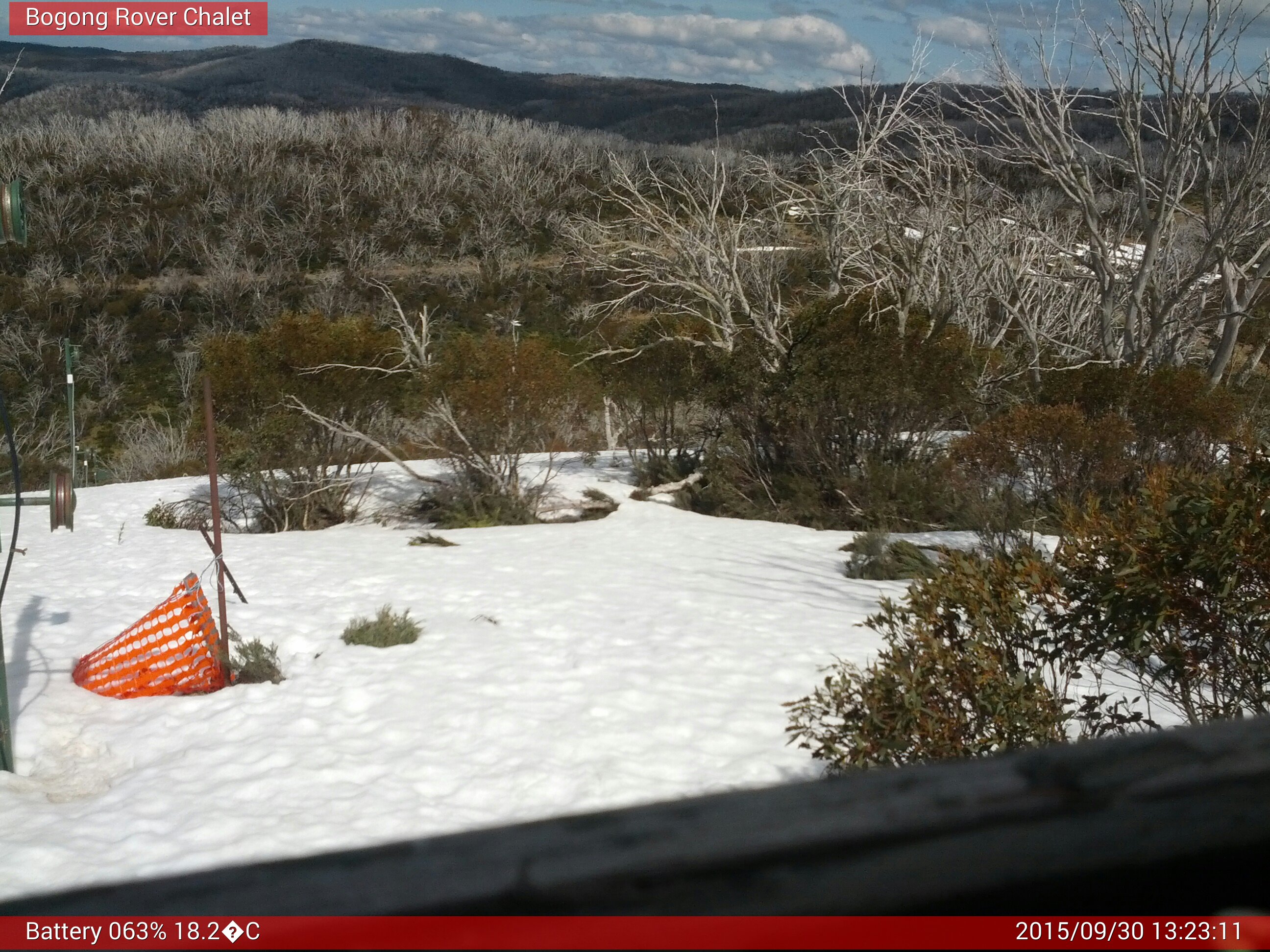 Bogong Web Cam 1:23pm Wednesday 30th of September 2015