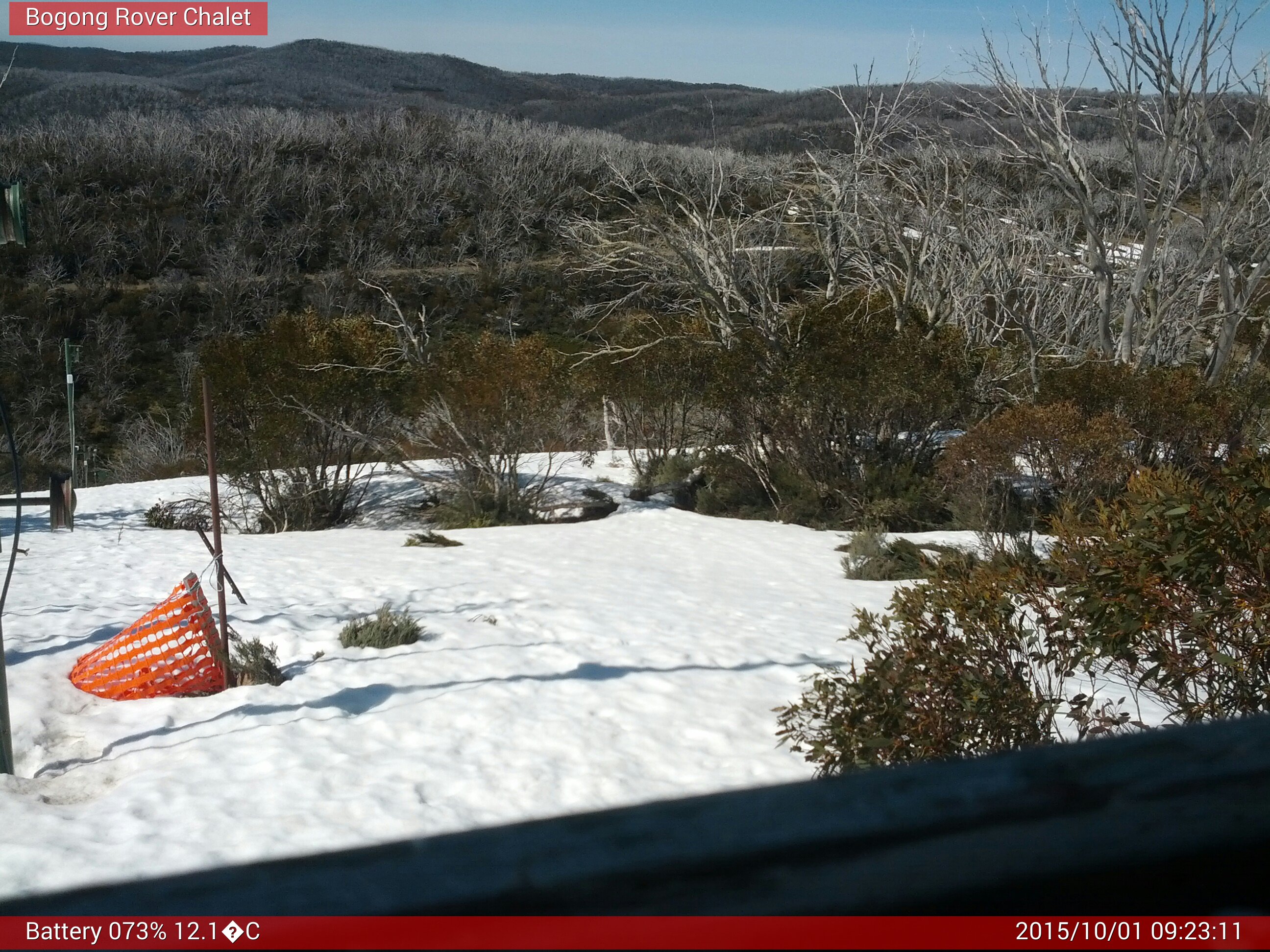 Bogong Web Cam 9:23am Thursday 1st of October 2015