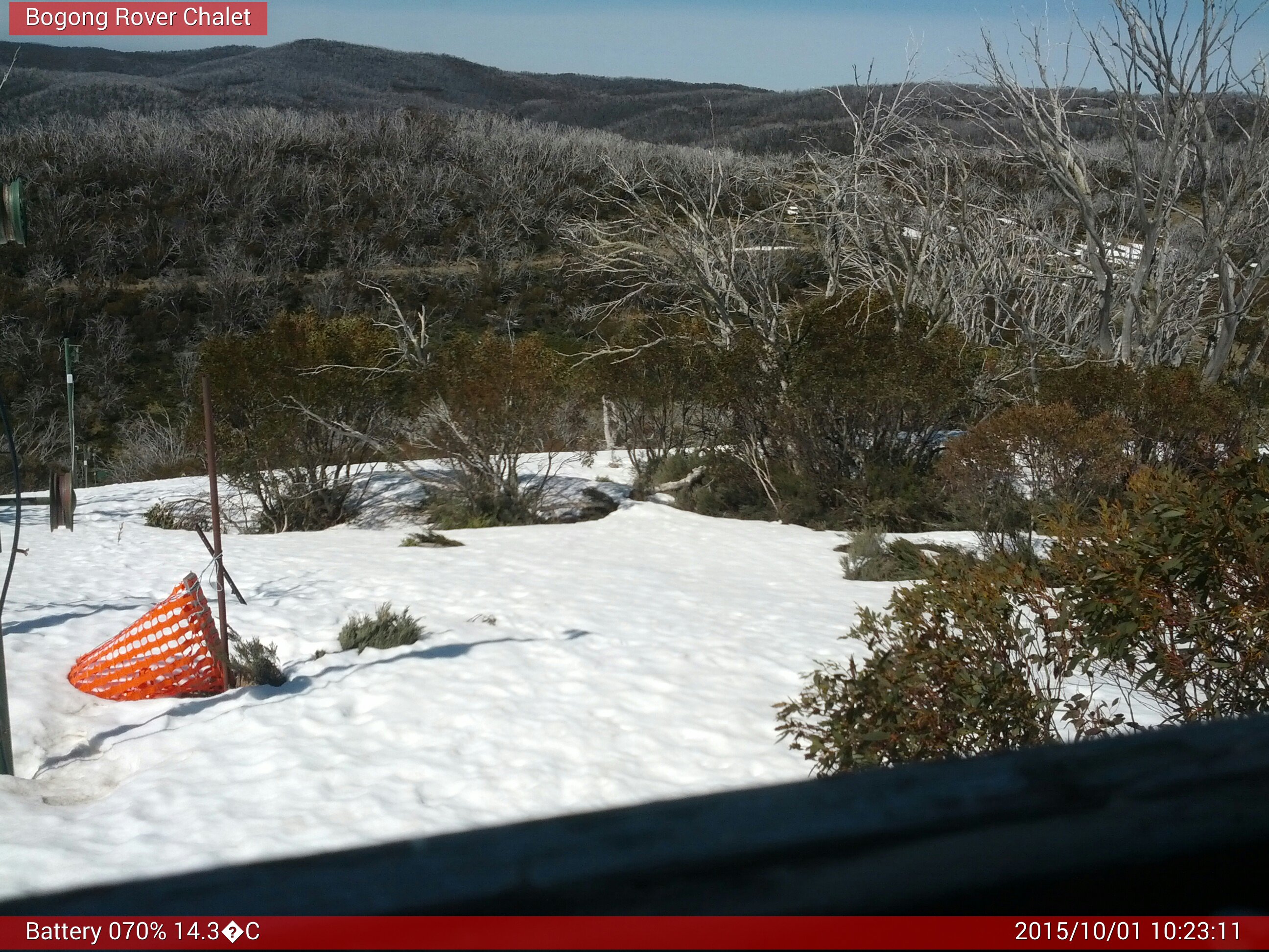 Bogong Web Cam 10:23am Thursday 1st of October 2015