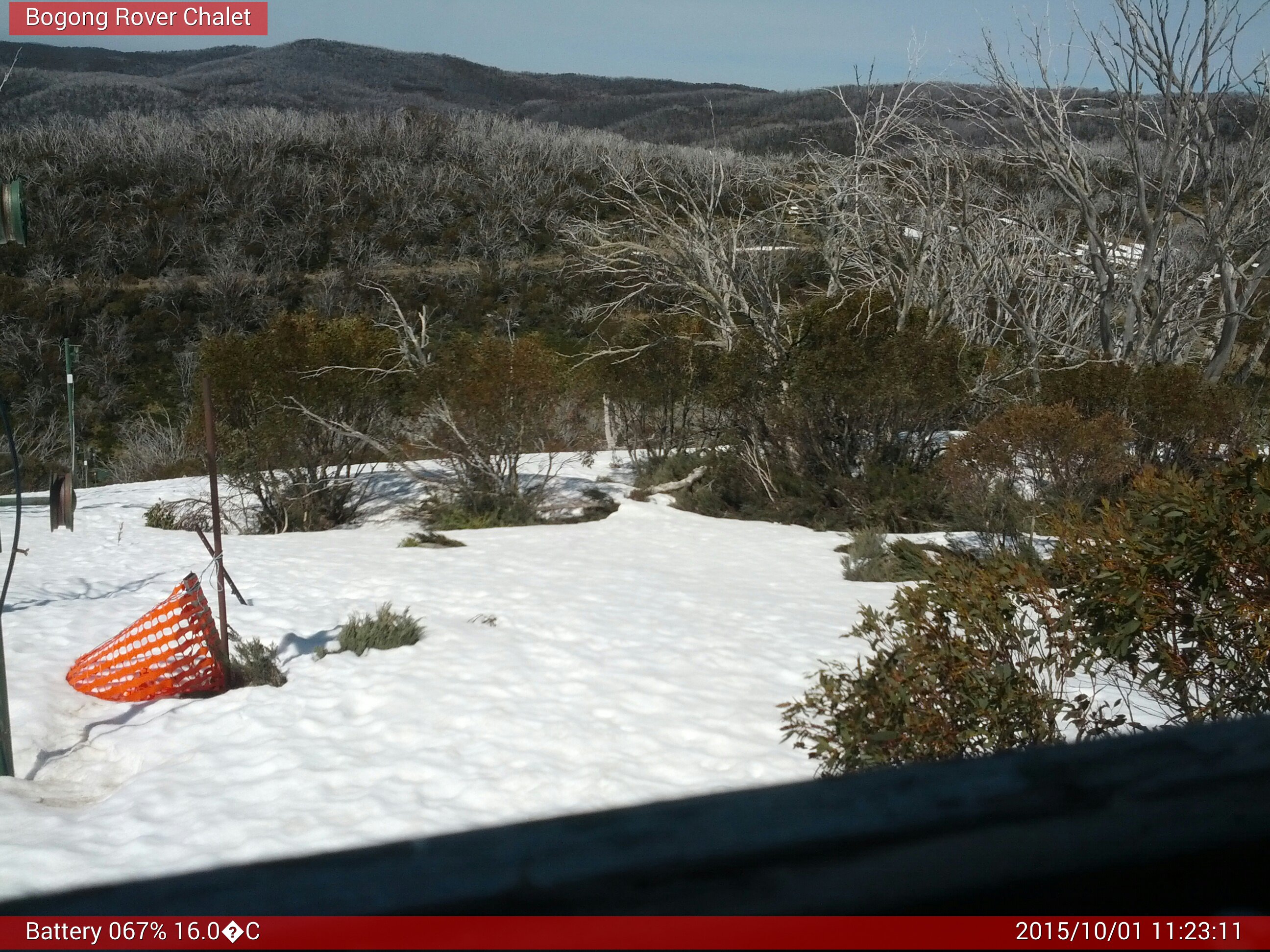 Bogong Web Cam 11:23am Thursday 1st of October 2015