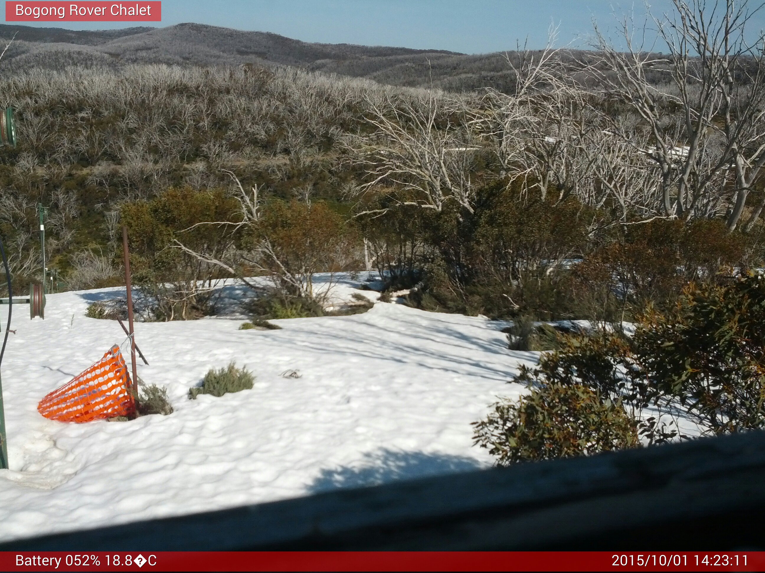 Bogong Web Cam 2:23pm Thursday 1st of October 2015