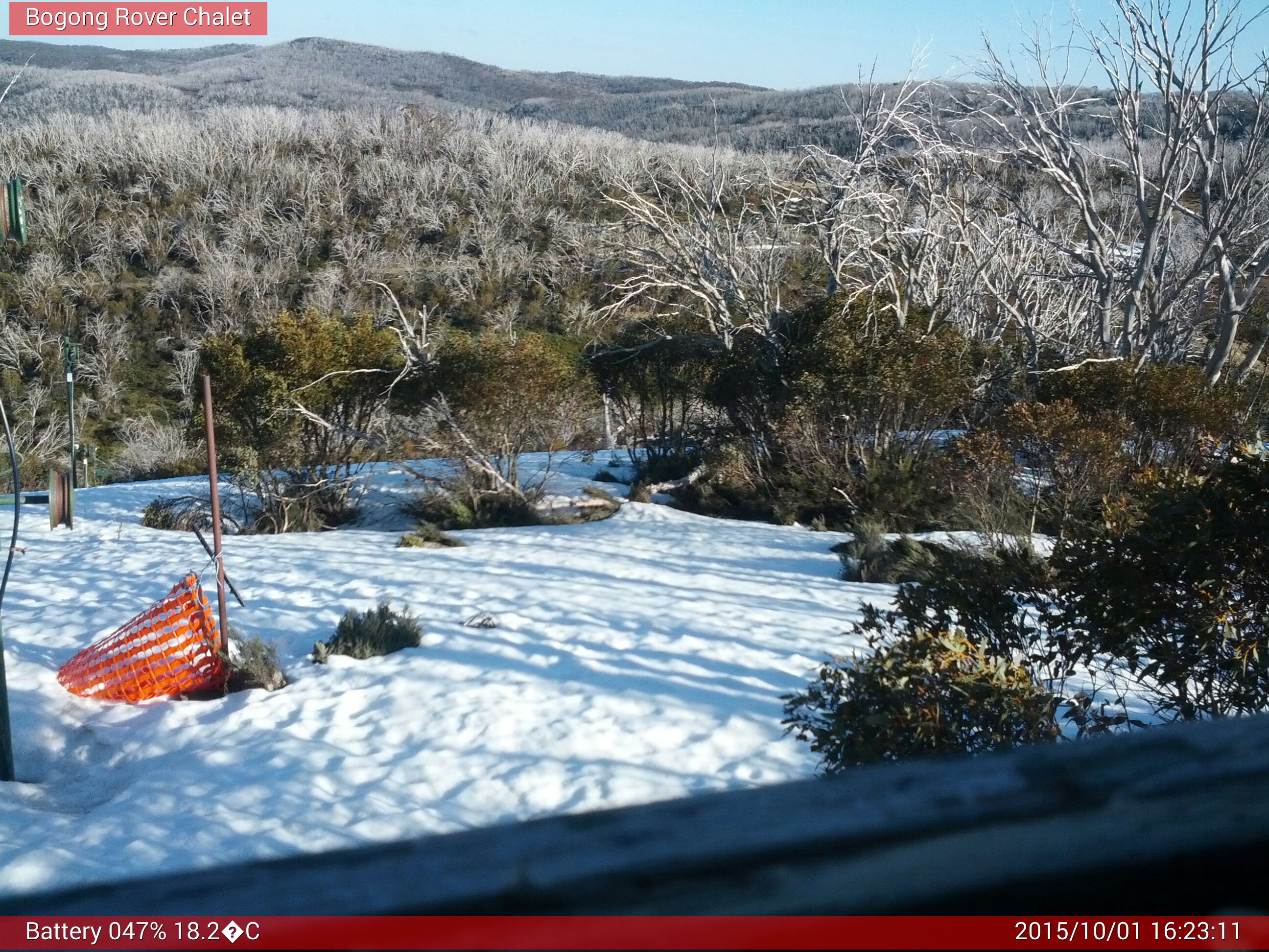 Bogong Web Cam 4:23pm Thursday 1st of October 2015