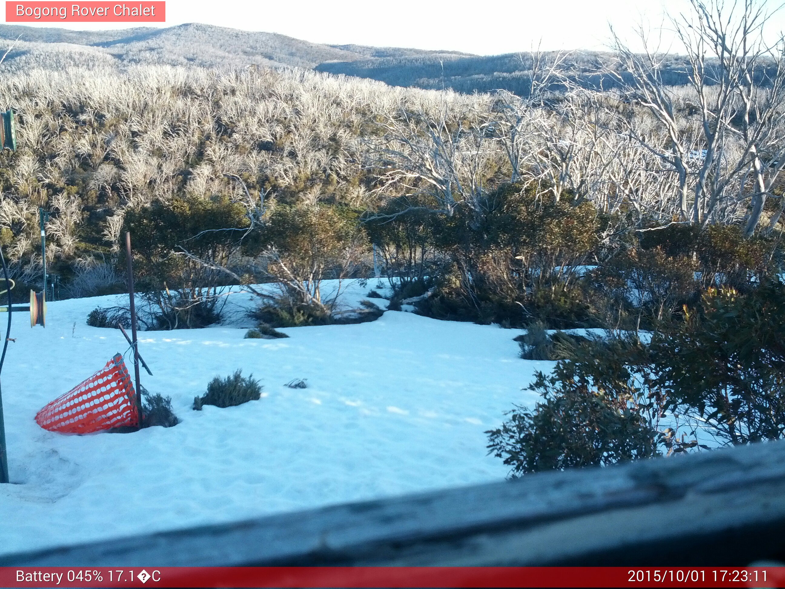 Bogong Web Cam 5:23pm Thursday 1st of October 2015