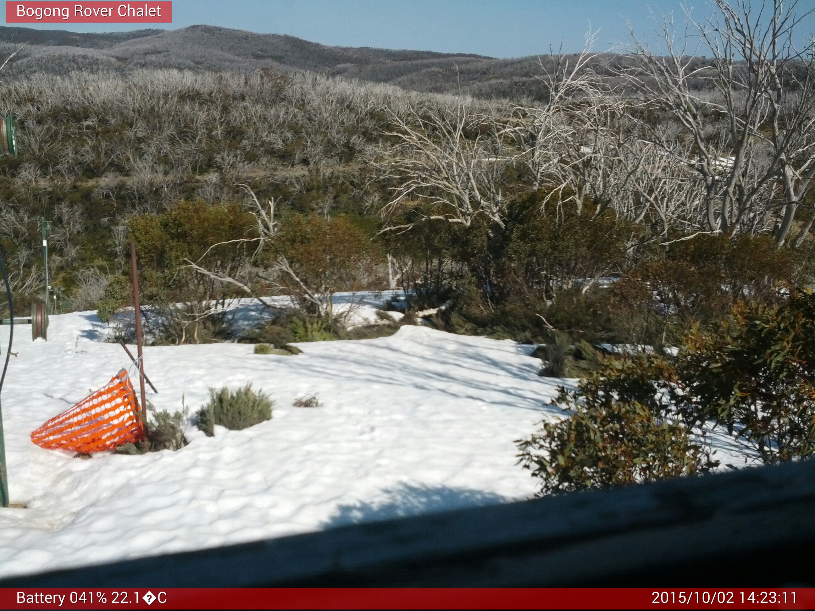 Bogong Web Cam 2:23pm Friday 2nd of October 2015